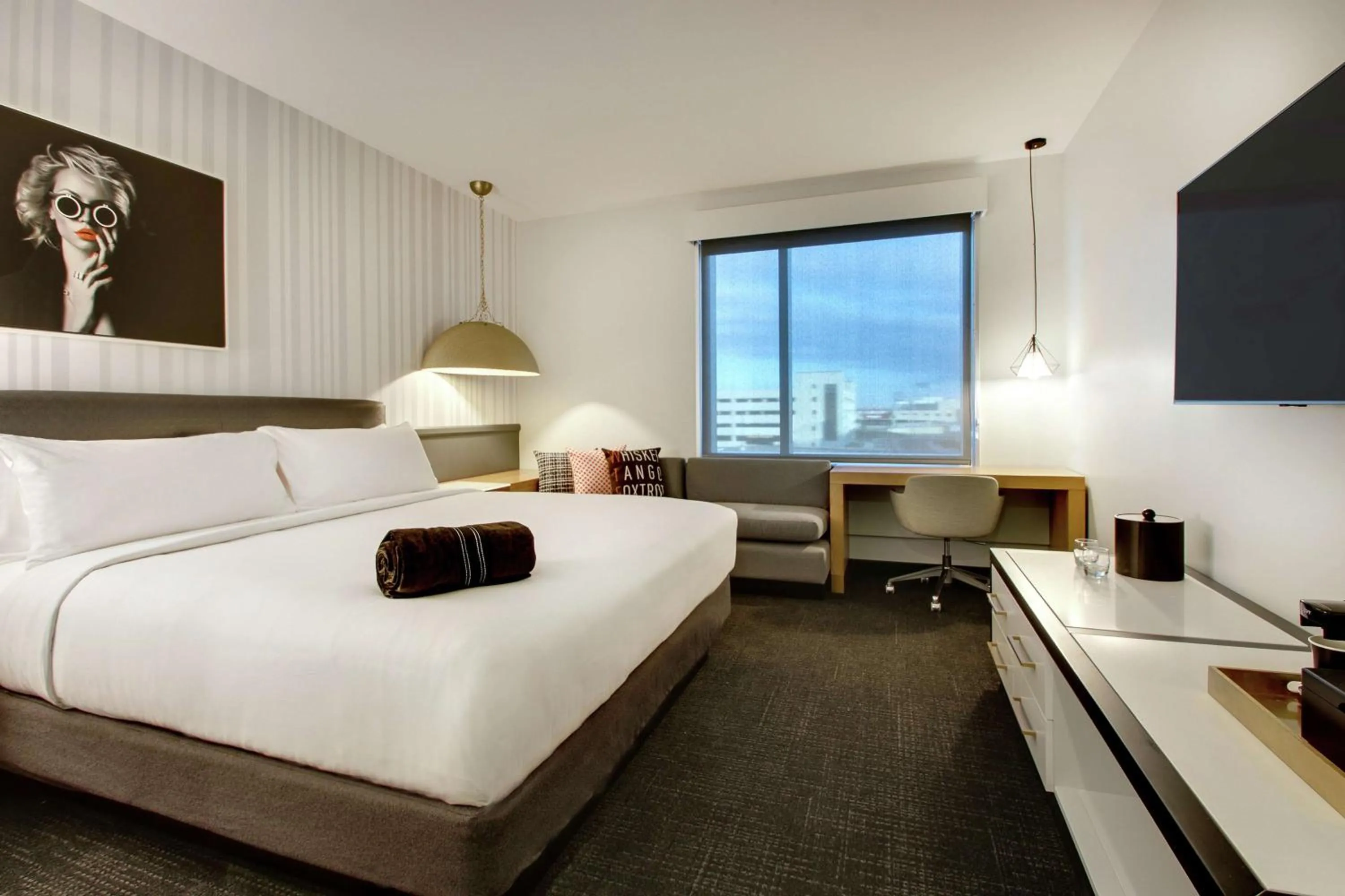 Bedroom, Bed in The Rose Chicago, Tapestry Collection By Hilton