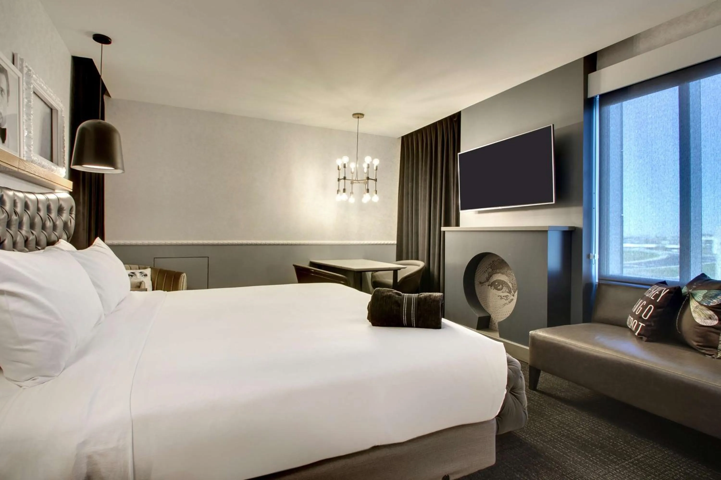 Living room, Bed in The Rose Chicago, Tapestry Collection By Hilton