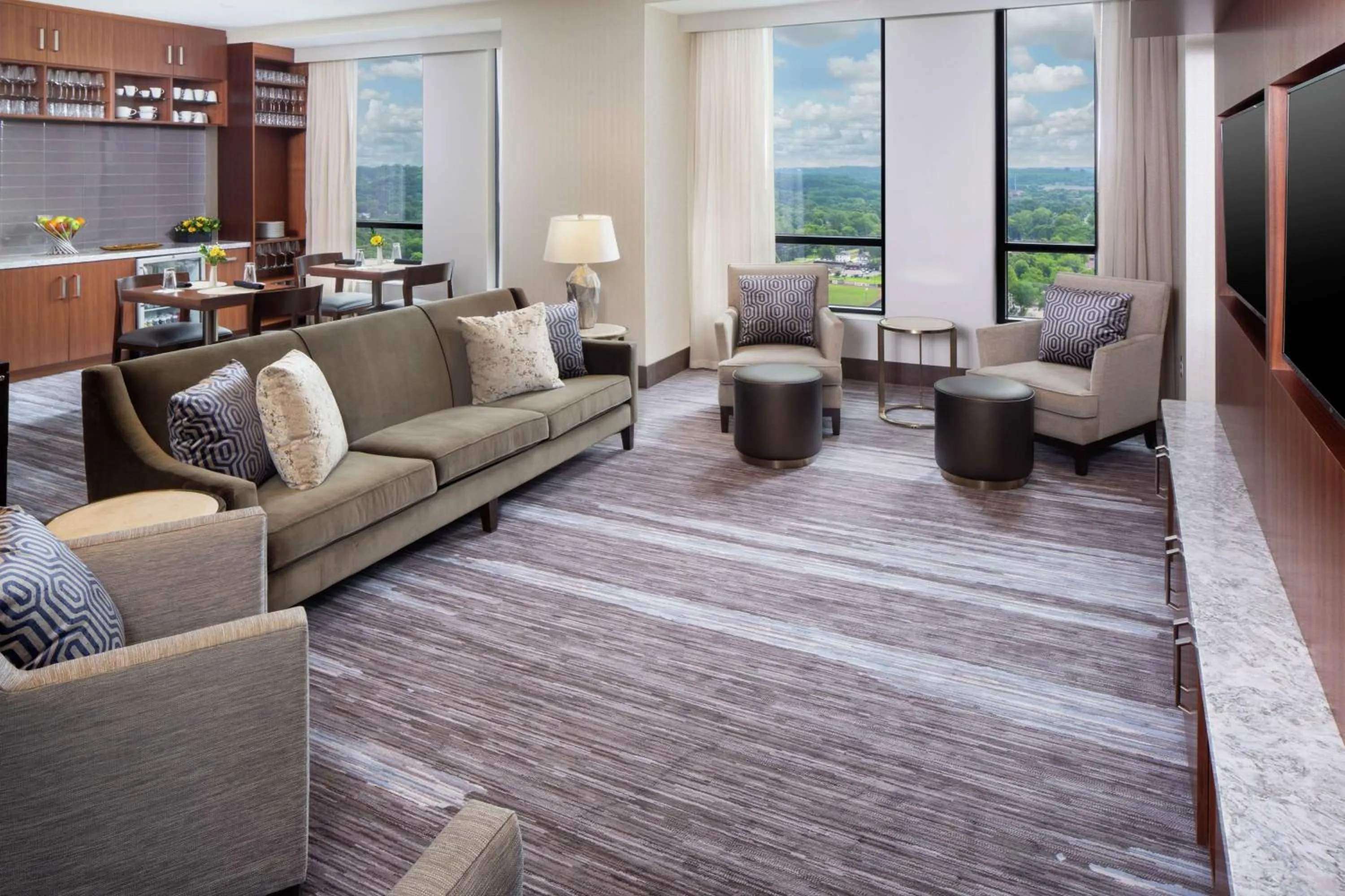 Property building in Hilton Rochester Mayo Clinic Area