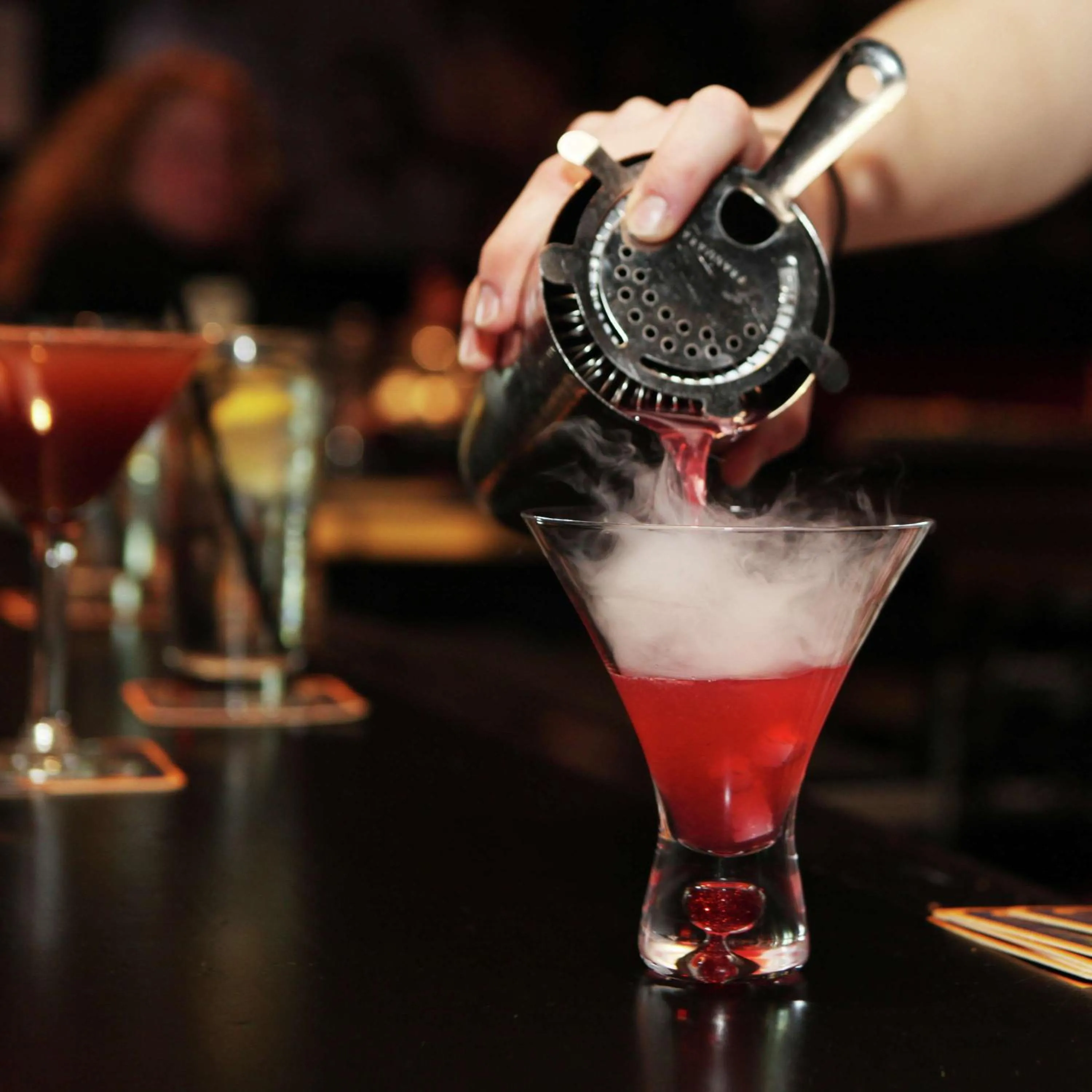 Lounge or bar in Hilton Rochester Mayo Clinic Area