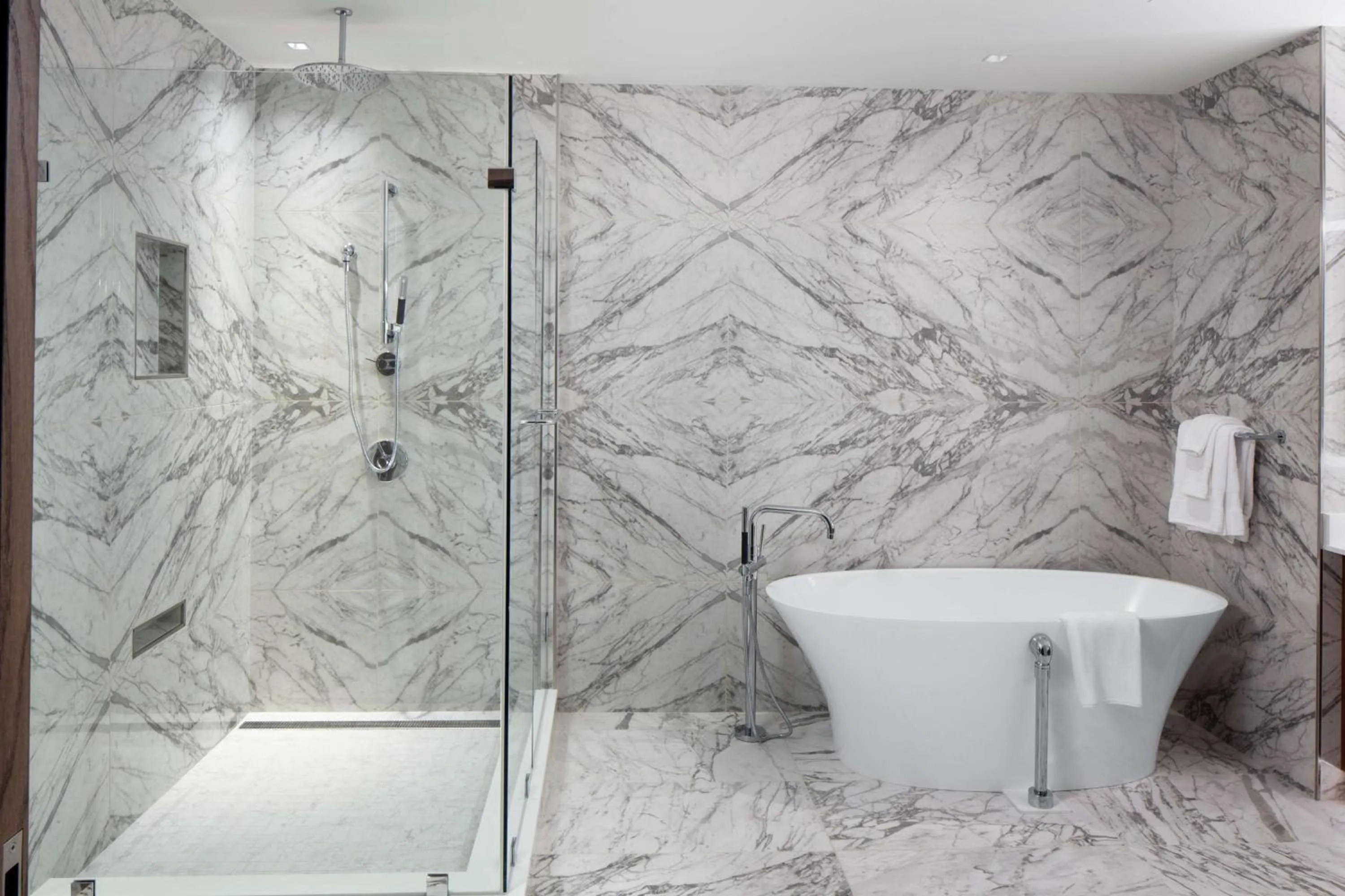 Bathroom in Hilton Rochester Mayo Clinic Area