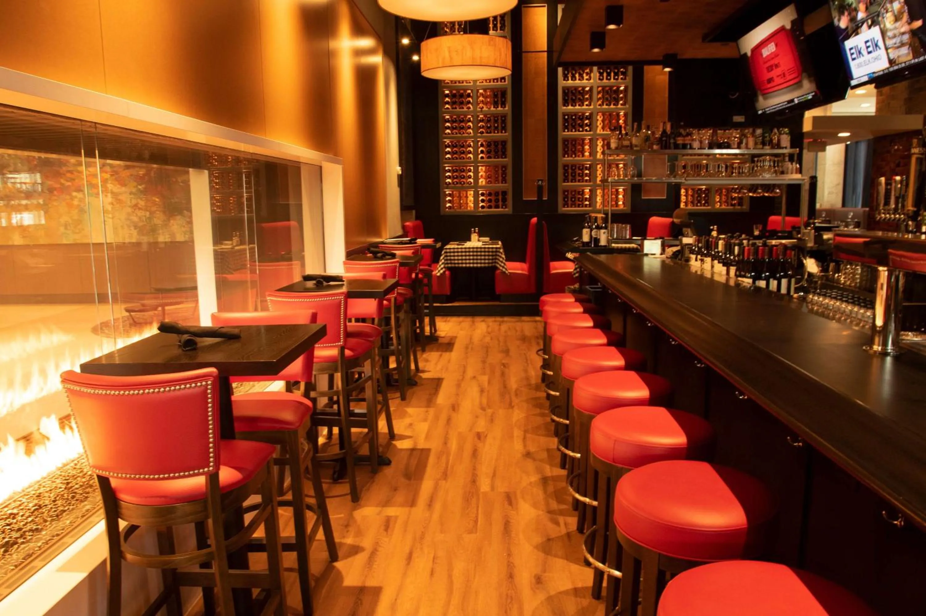 Lounge or bar in Hilton Rochester Mayo Clinic Area