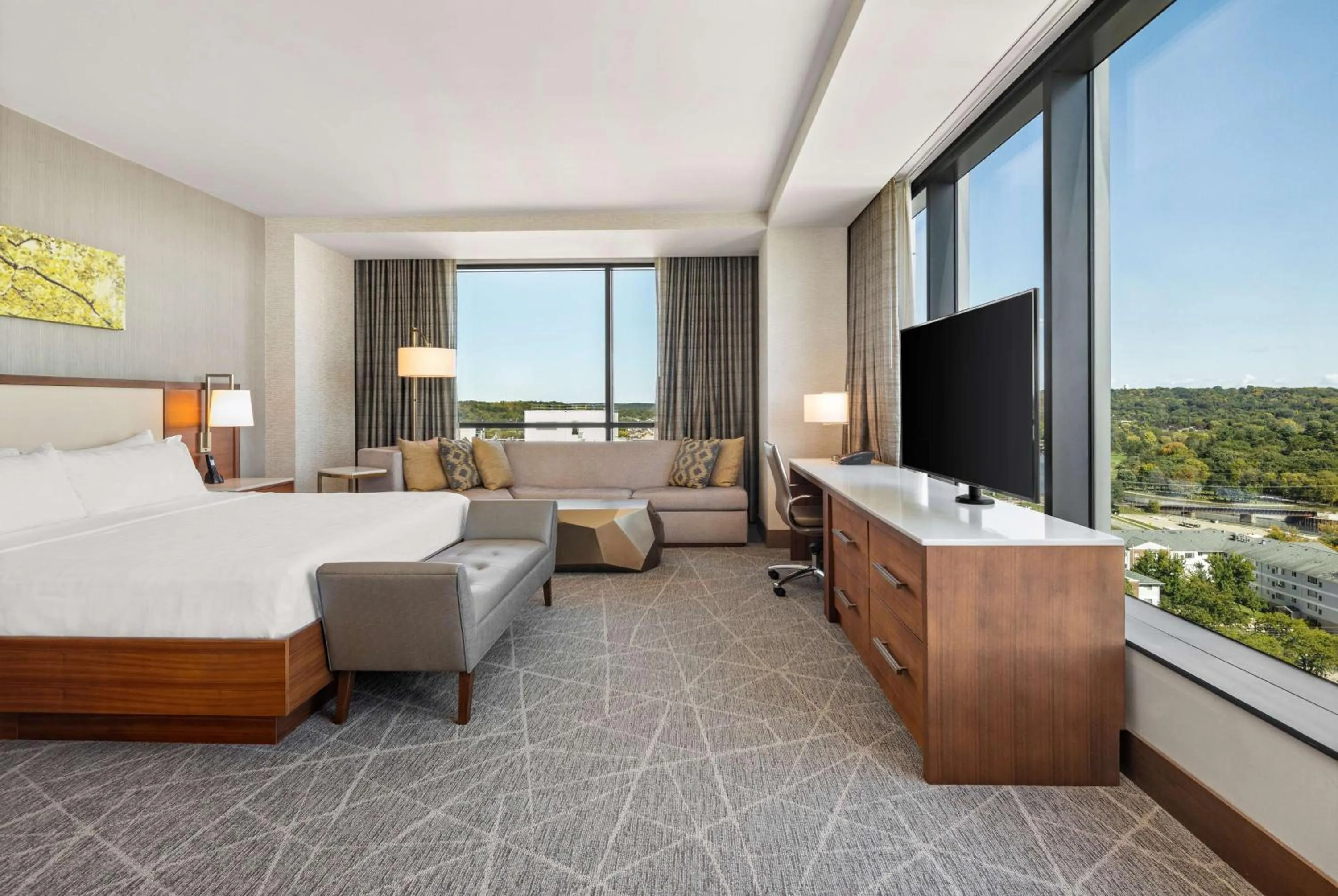 Bedroom, Bed in Hilton Rochester Mayo Clinic Area