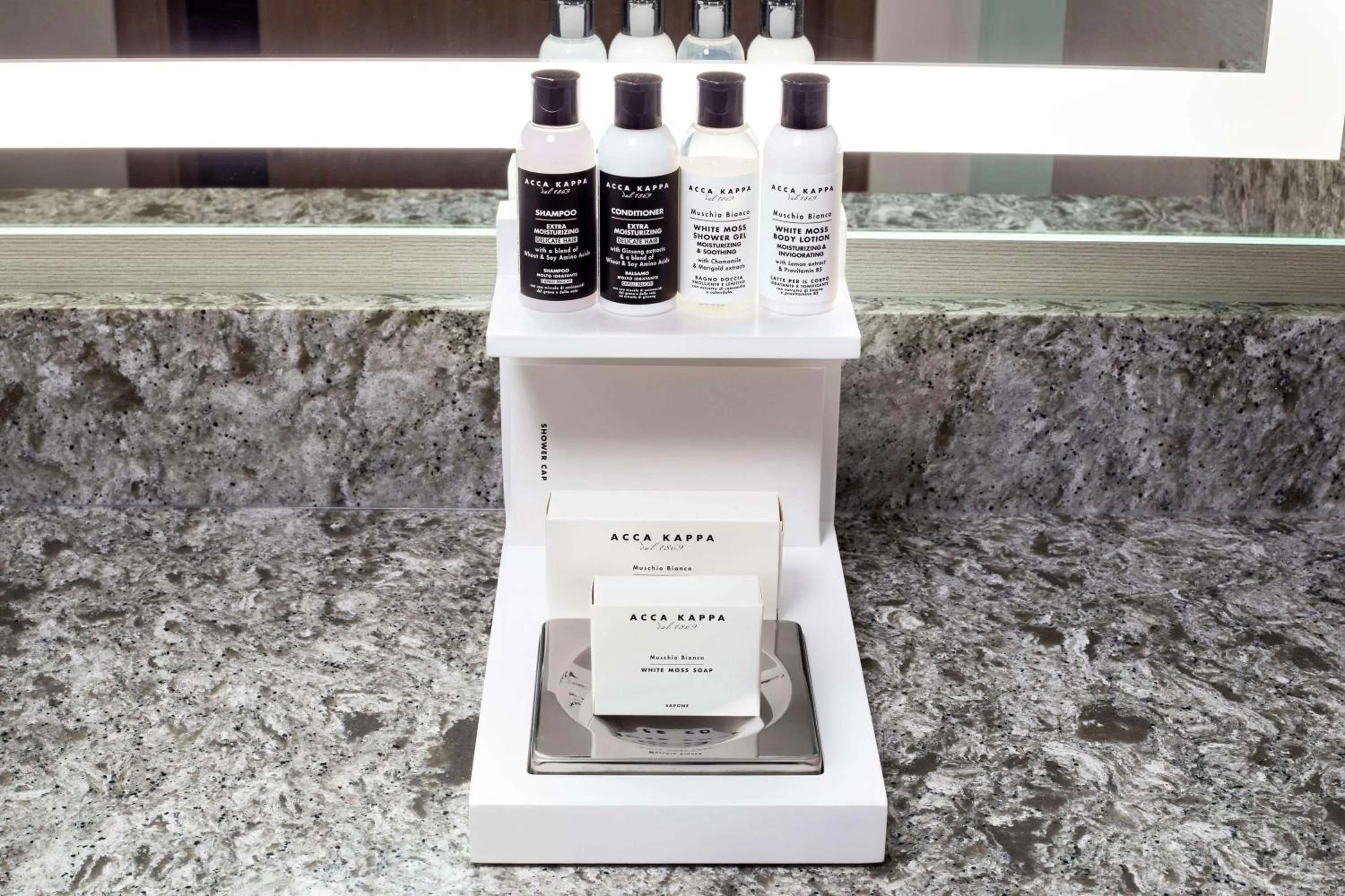 Bathroom in Hilton Rochester Mayo Clinic Area