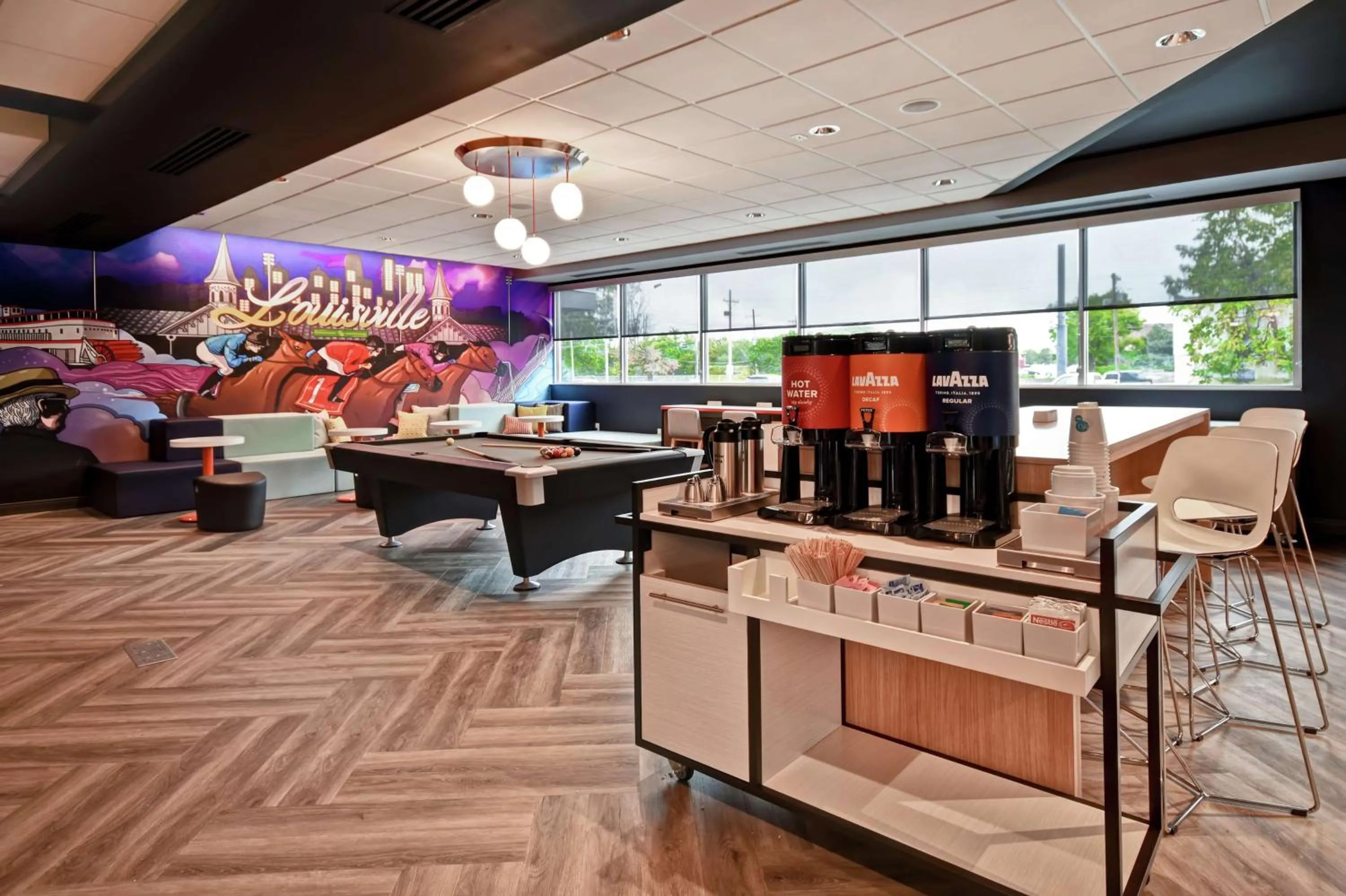 Lobby or reception in Tru By Hilton Louisville Airport