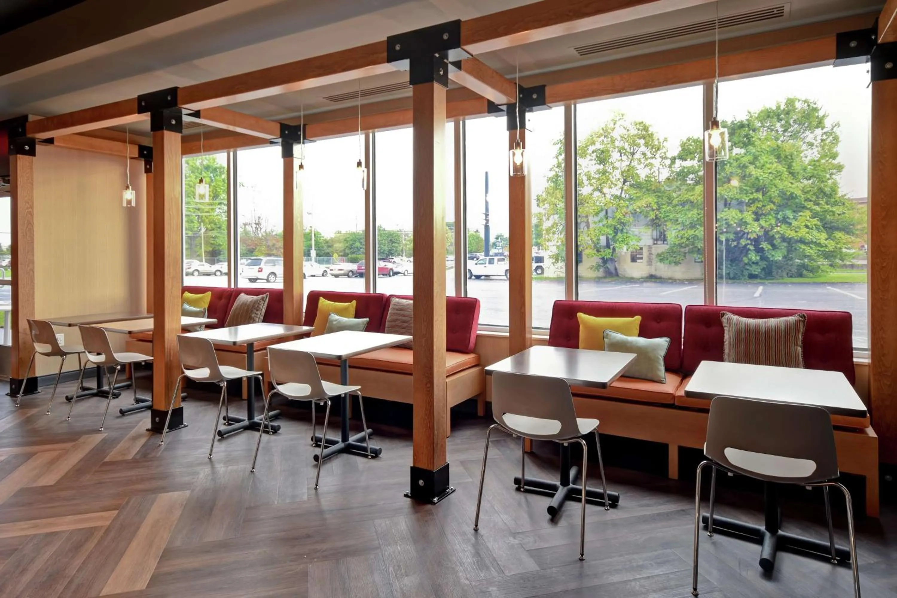 Dining area in Tru By Hilton Louisville Airport
