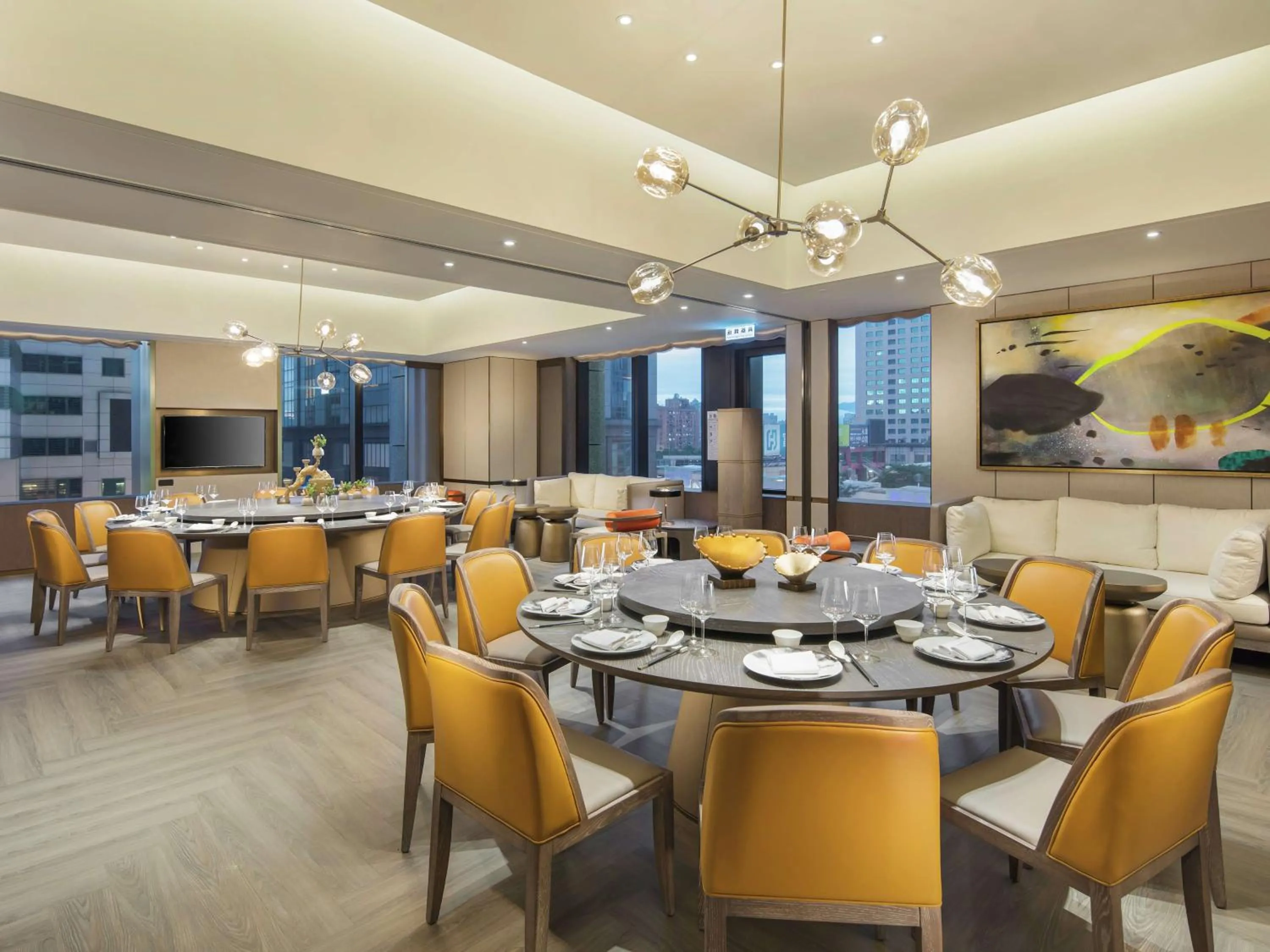 Restaurant/places to eat in Hilton Taipei Sinban