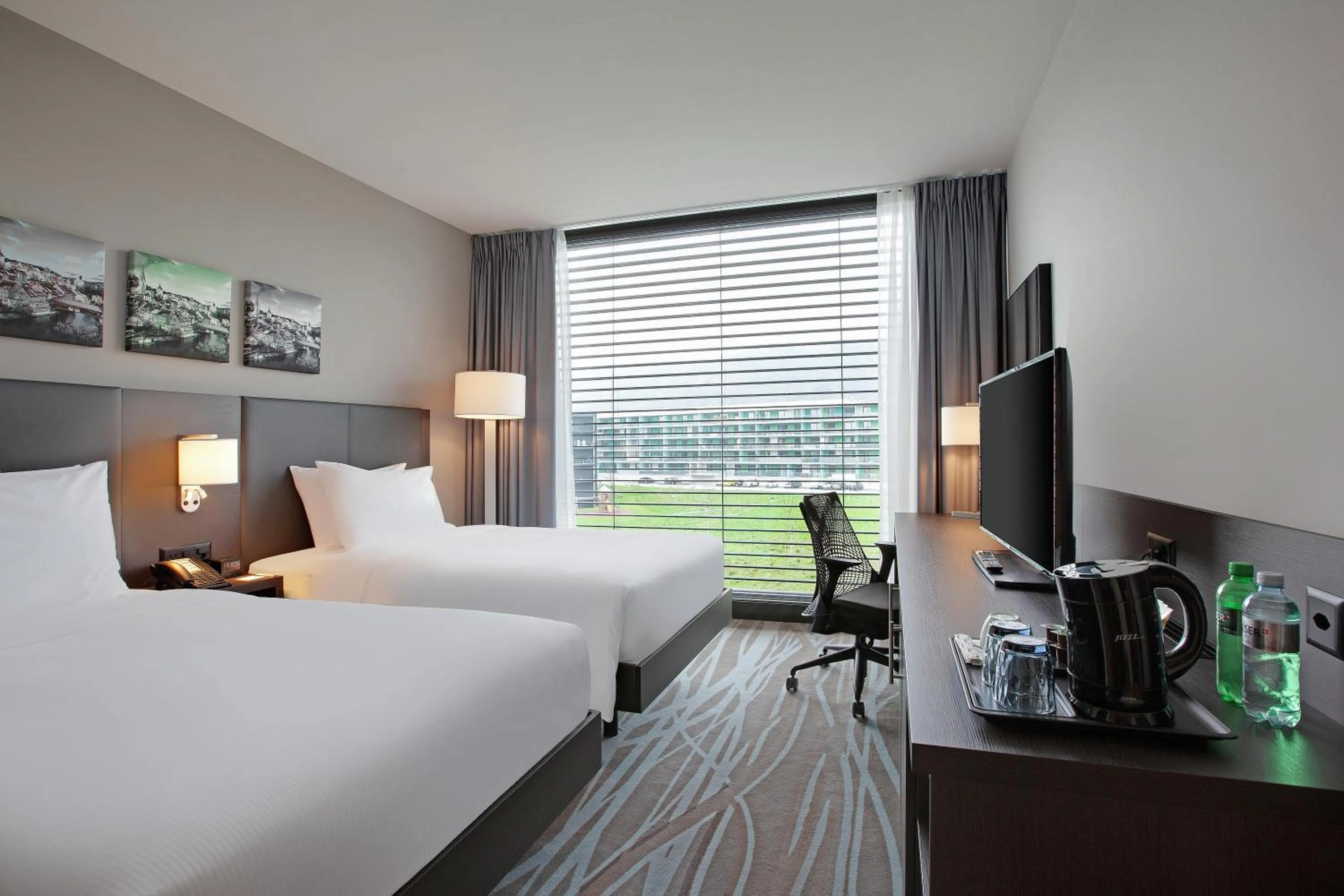 Bedroom, Bed in Hilton Garden Inn Zurich Limmattal