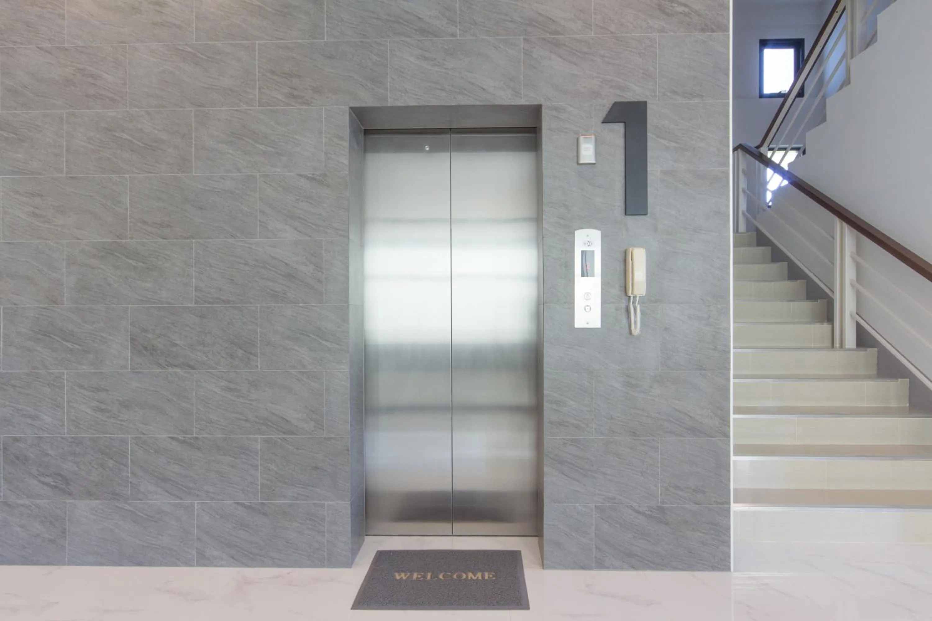 elevator in Donchan Grand Hotel