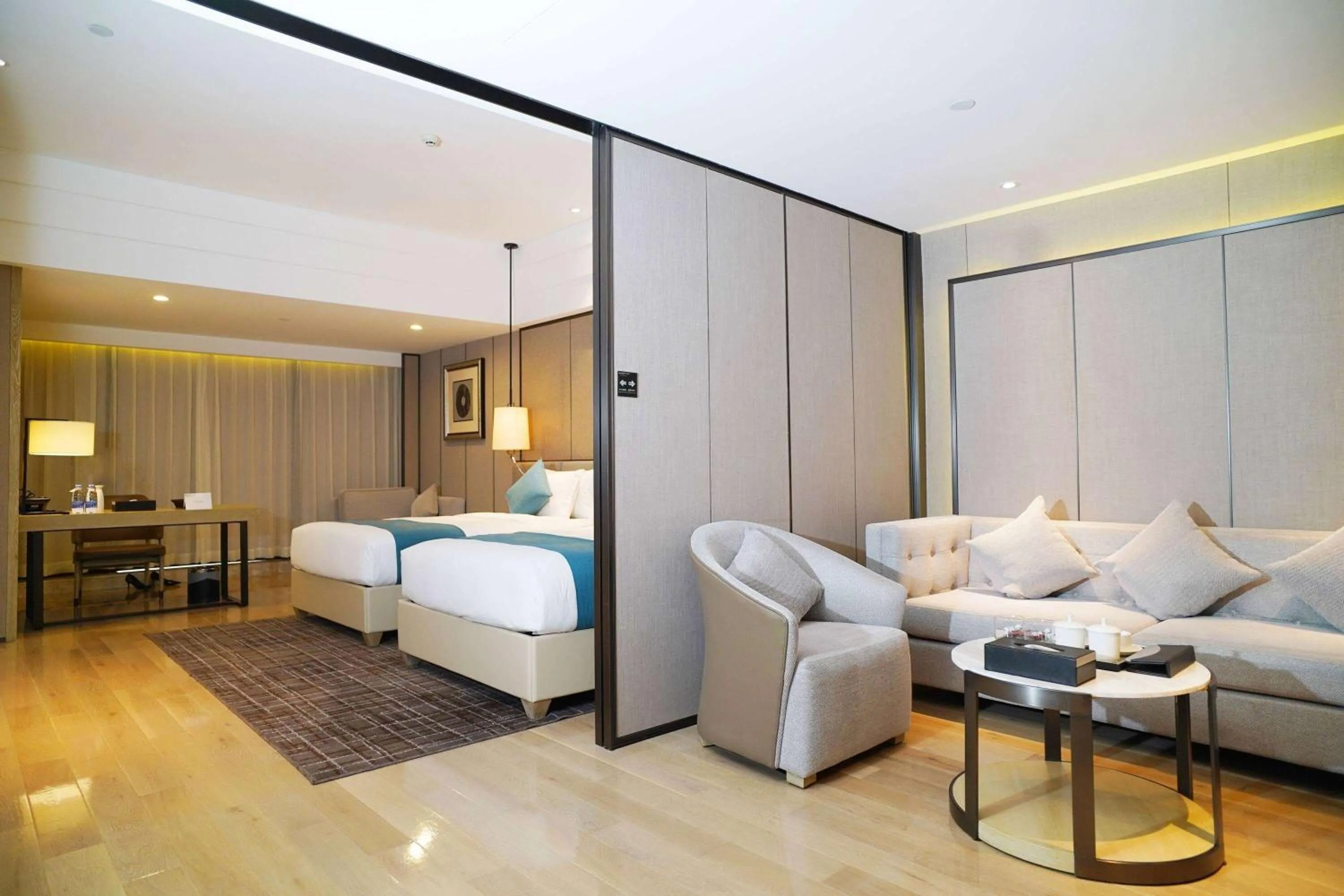 Photo of the whole room, Bed in Wyndham Grand Maoming