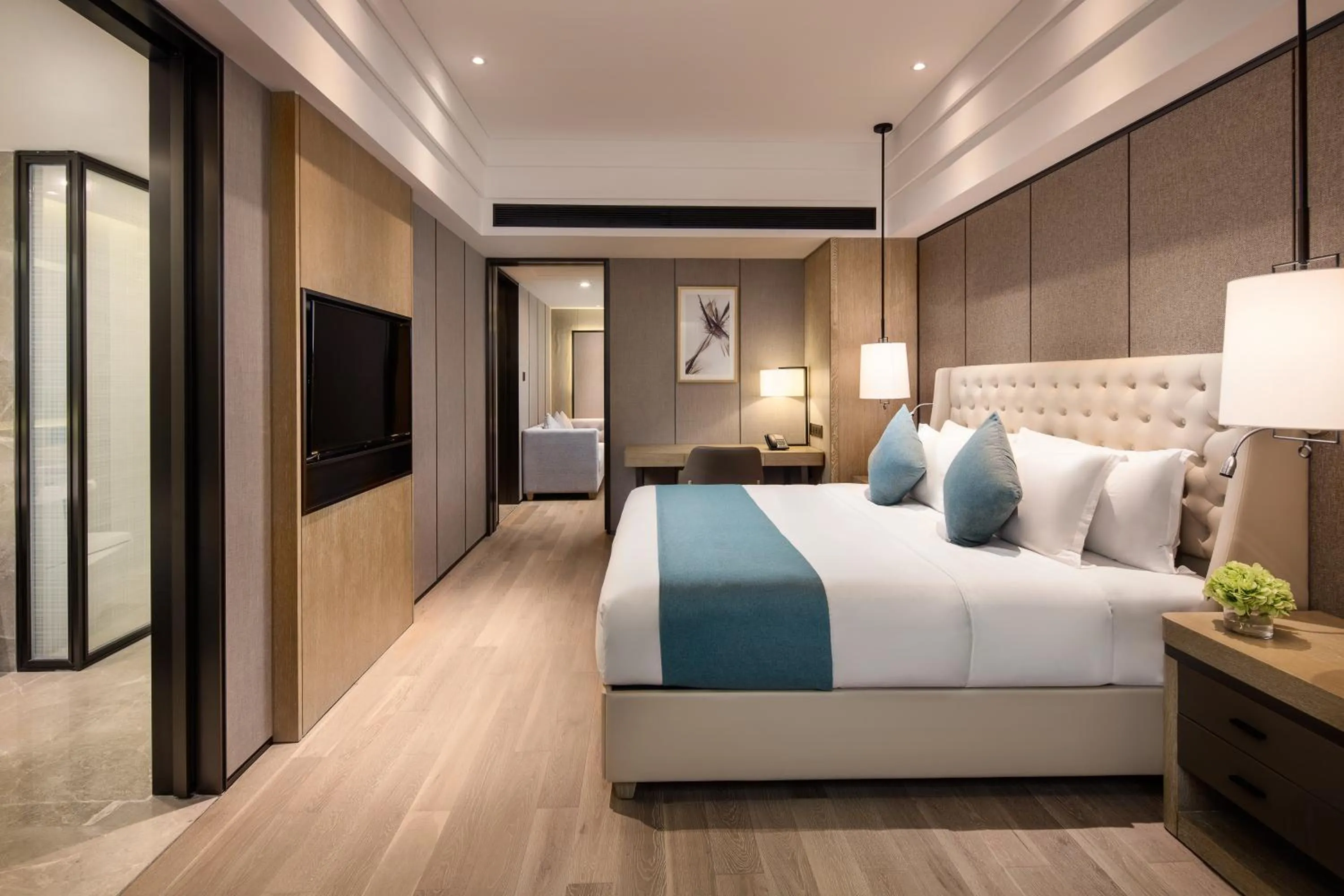 Bedroom, Bed in Wyndham Grand Maoming