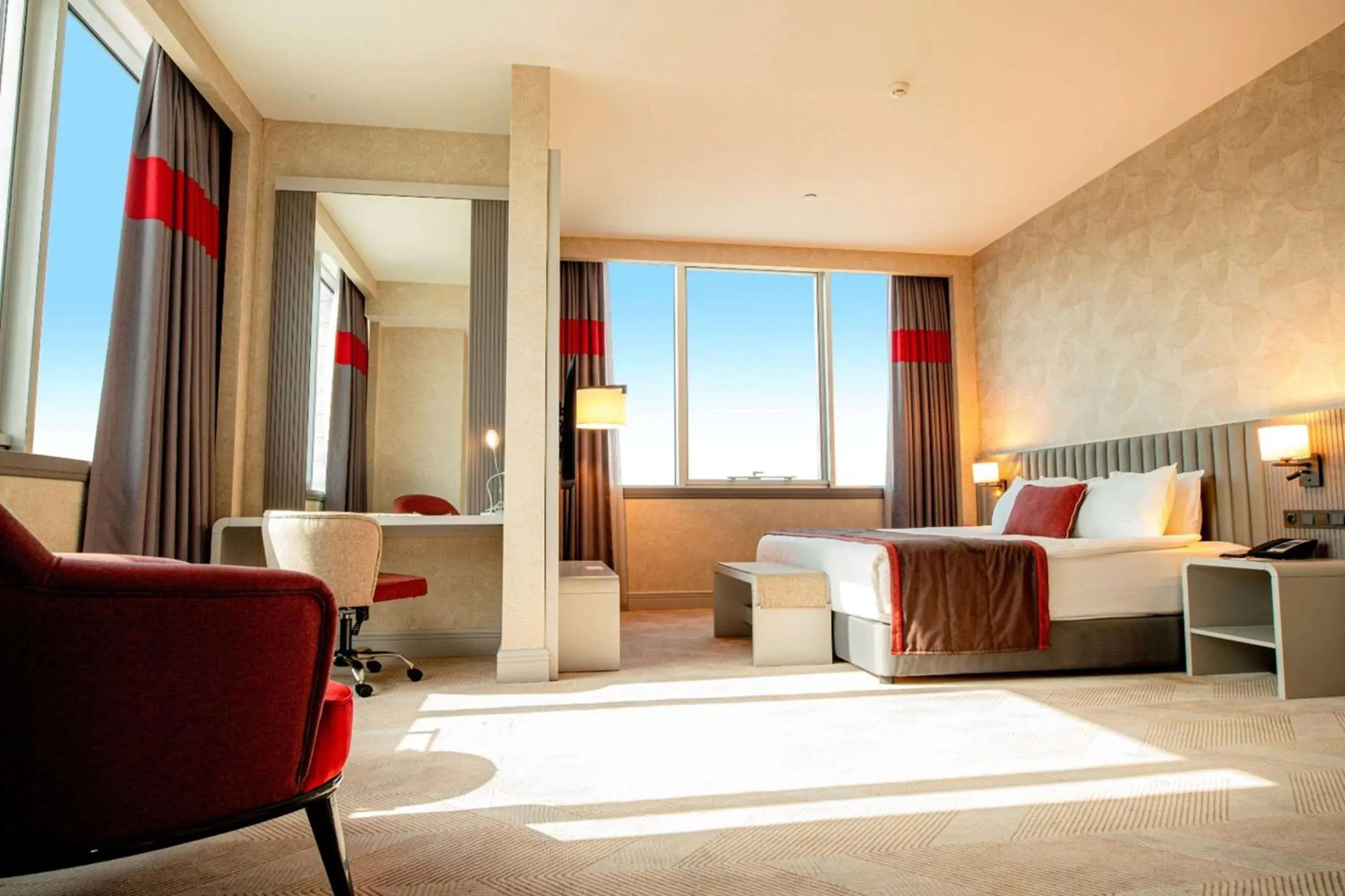 Deluxe King Suite - single occupancy - Non-Smoking in Ramada by Wyndham Diyarbakir Deluxe King Suite - single occupancy - Non-Smoking in Ramada by Wyndham Diyarbakir