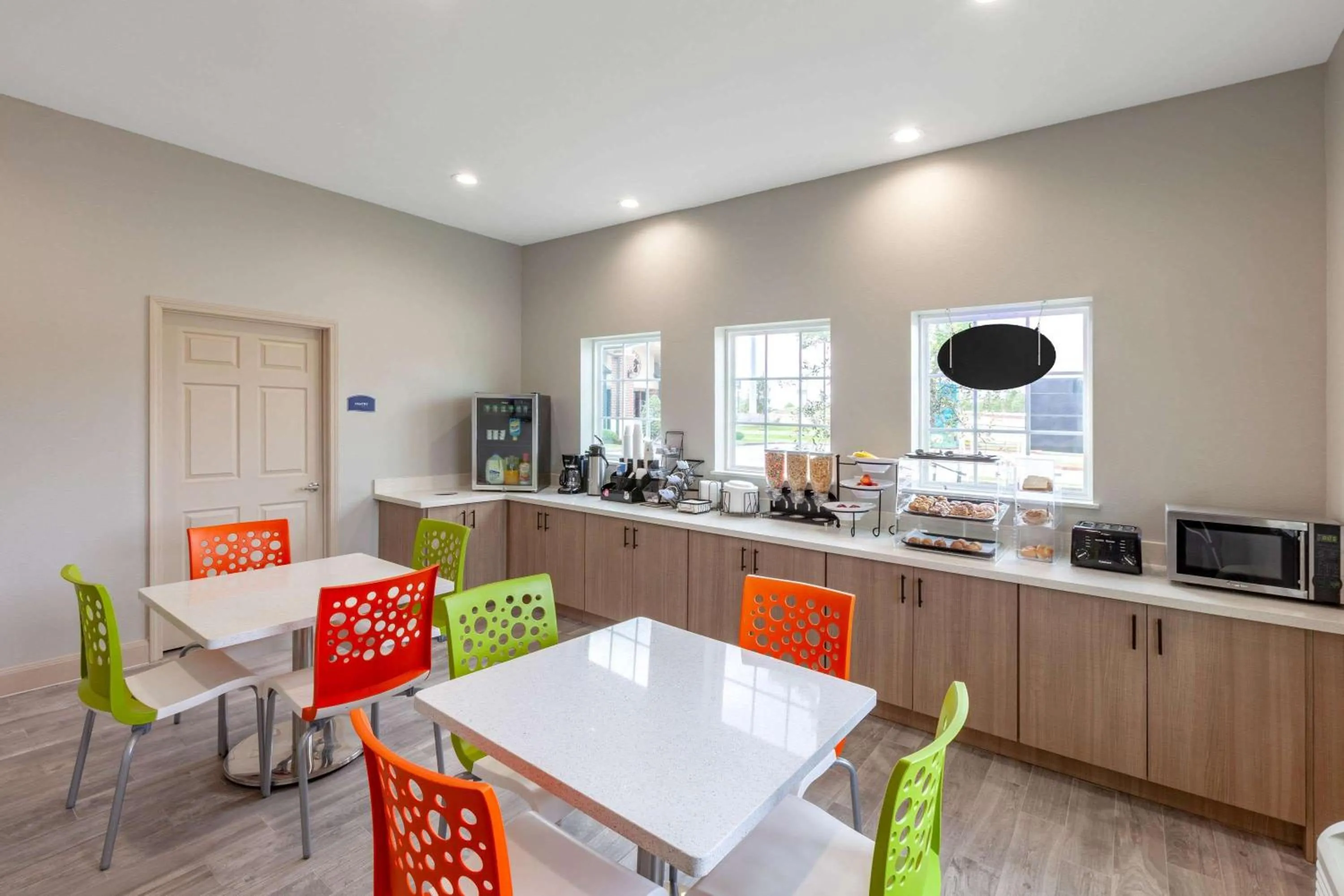 Restaurant/places to eat in Americas Best Value Inn Houston Willowbrook