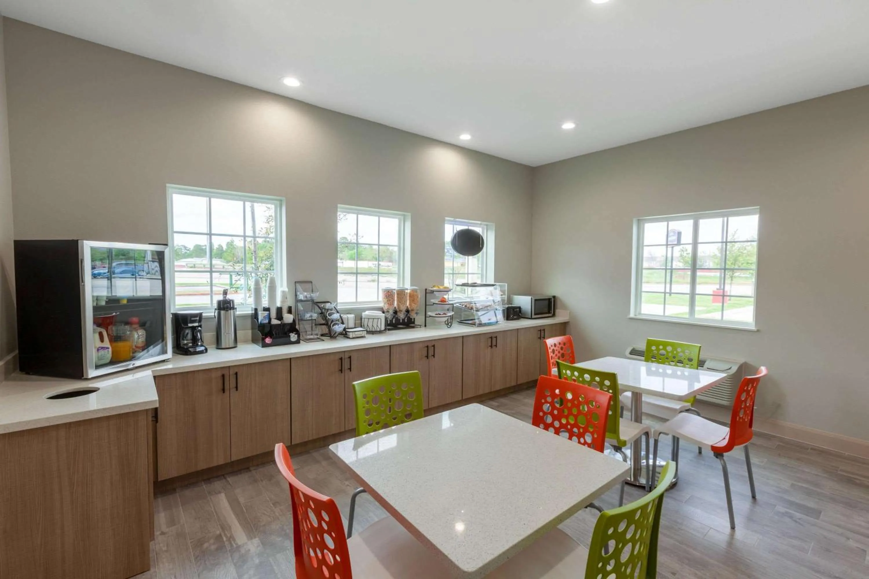 Restaurant/places to eat in Americas Best Value Inn Houston Willowbrook