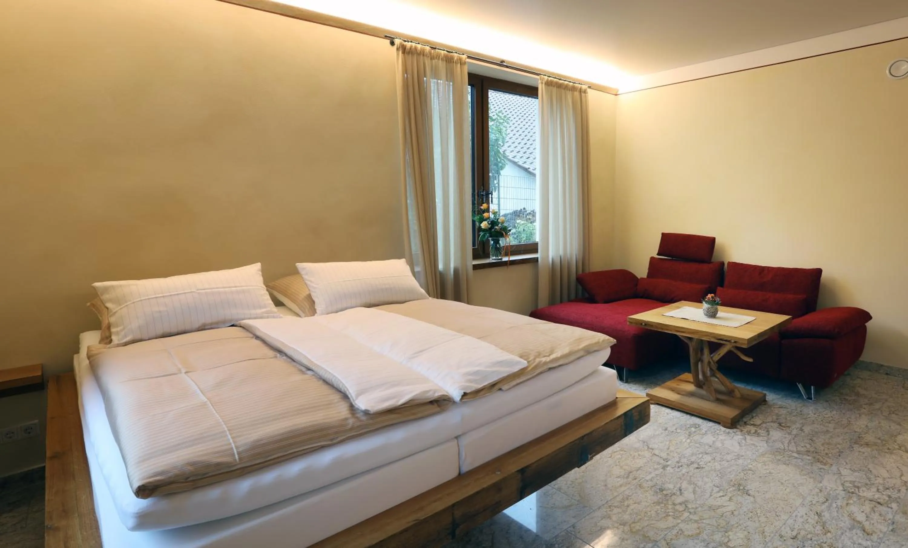 Photo of the whole room, Bed in Gästehaus Alte Glaserei