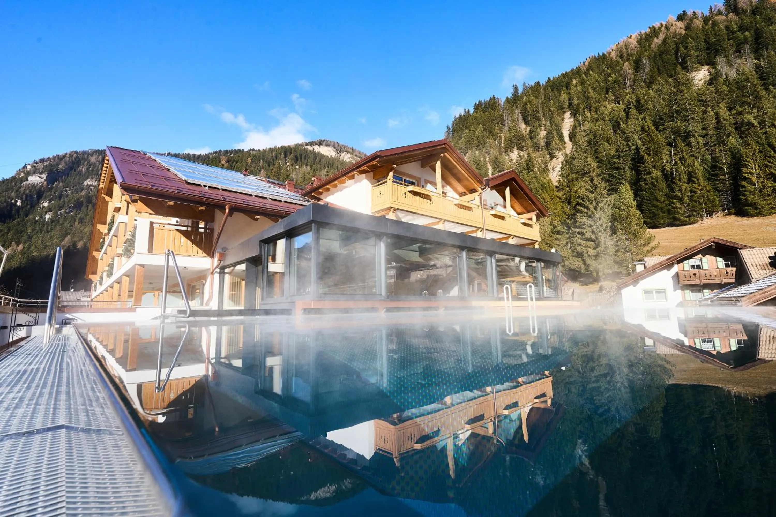 Swimming pool in Hotel Cesa Tyrol
