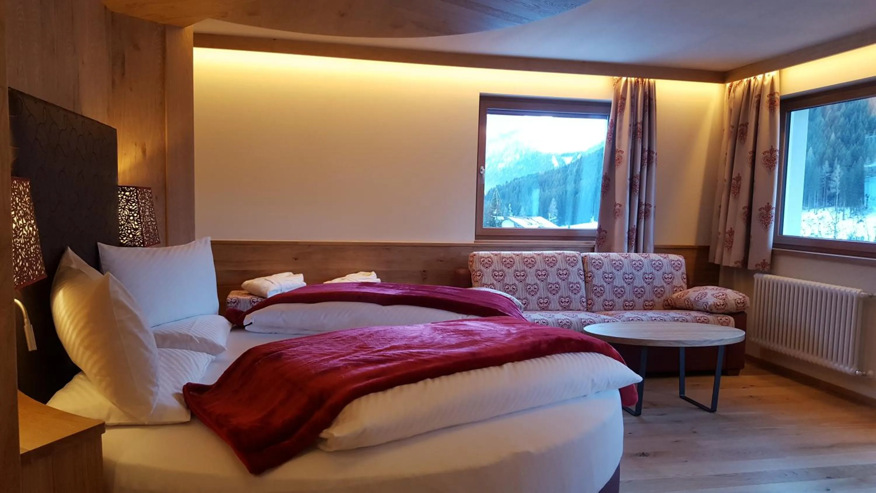 Bedroom, Bed in Hotel Cesa Tyrol