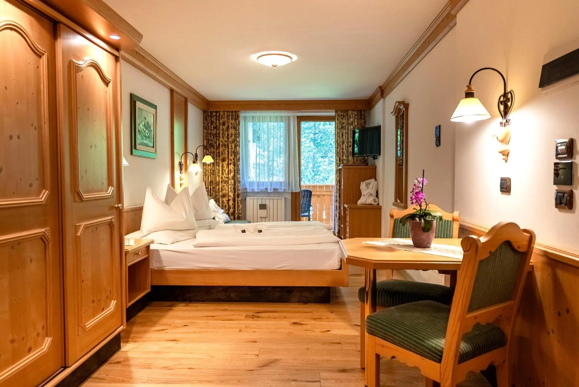 Bedroom, Bed in Hotel Cesa Tyrol