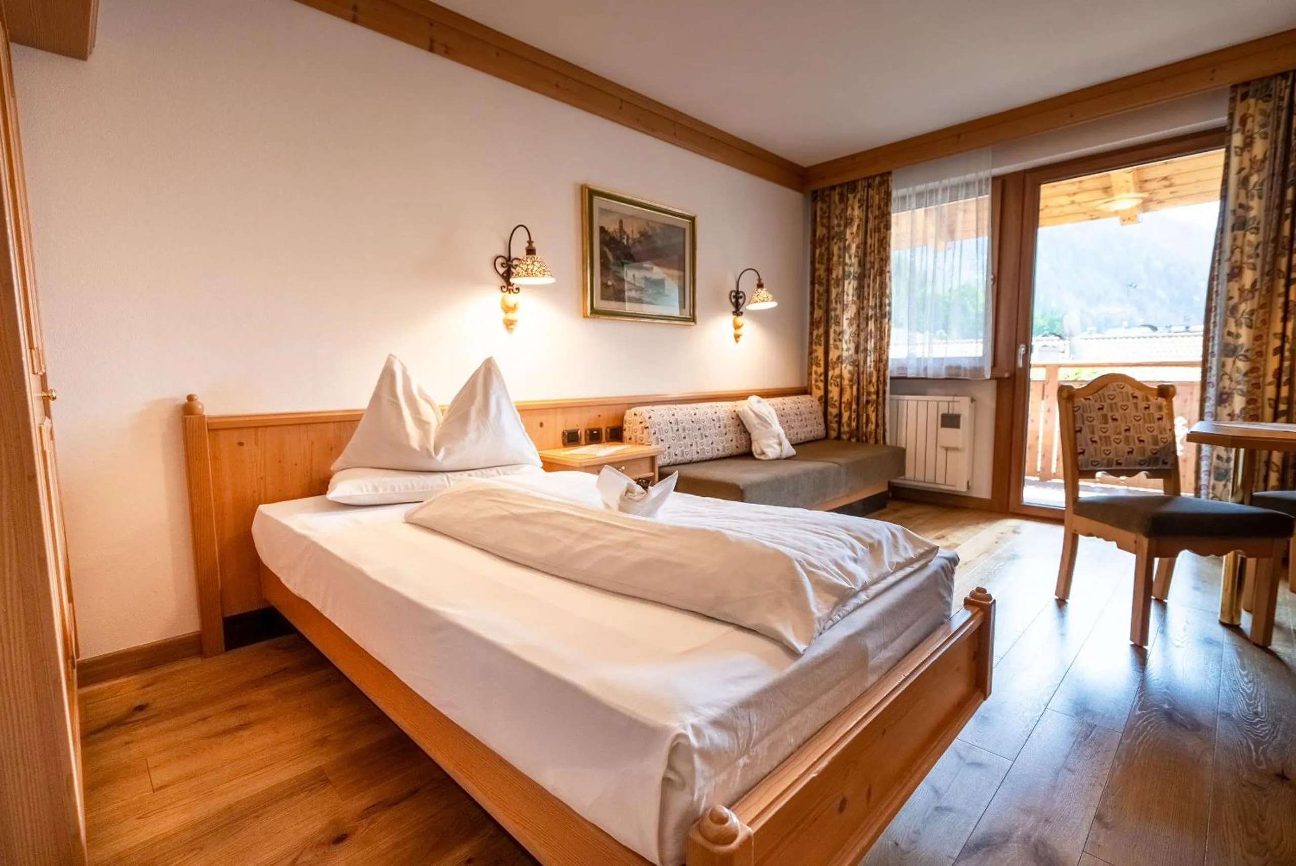 Bedroom, Bed in Hotel Cesa Tyrol