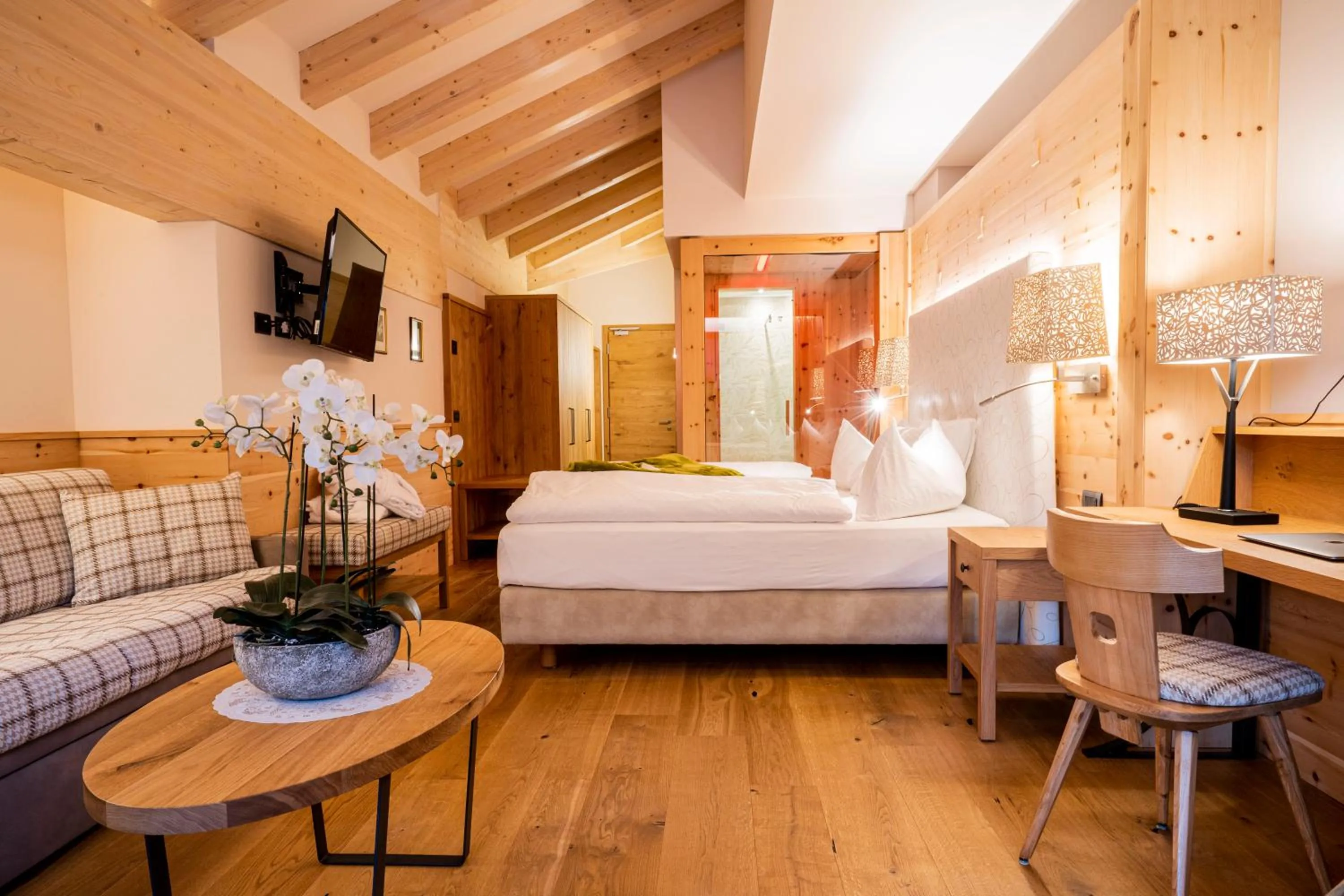 Bed in Hotel Cesa Tyrol