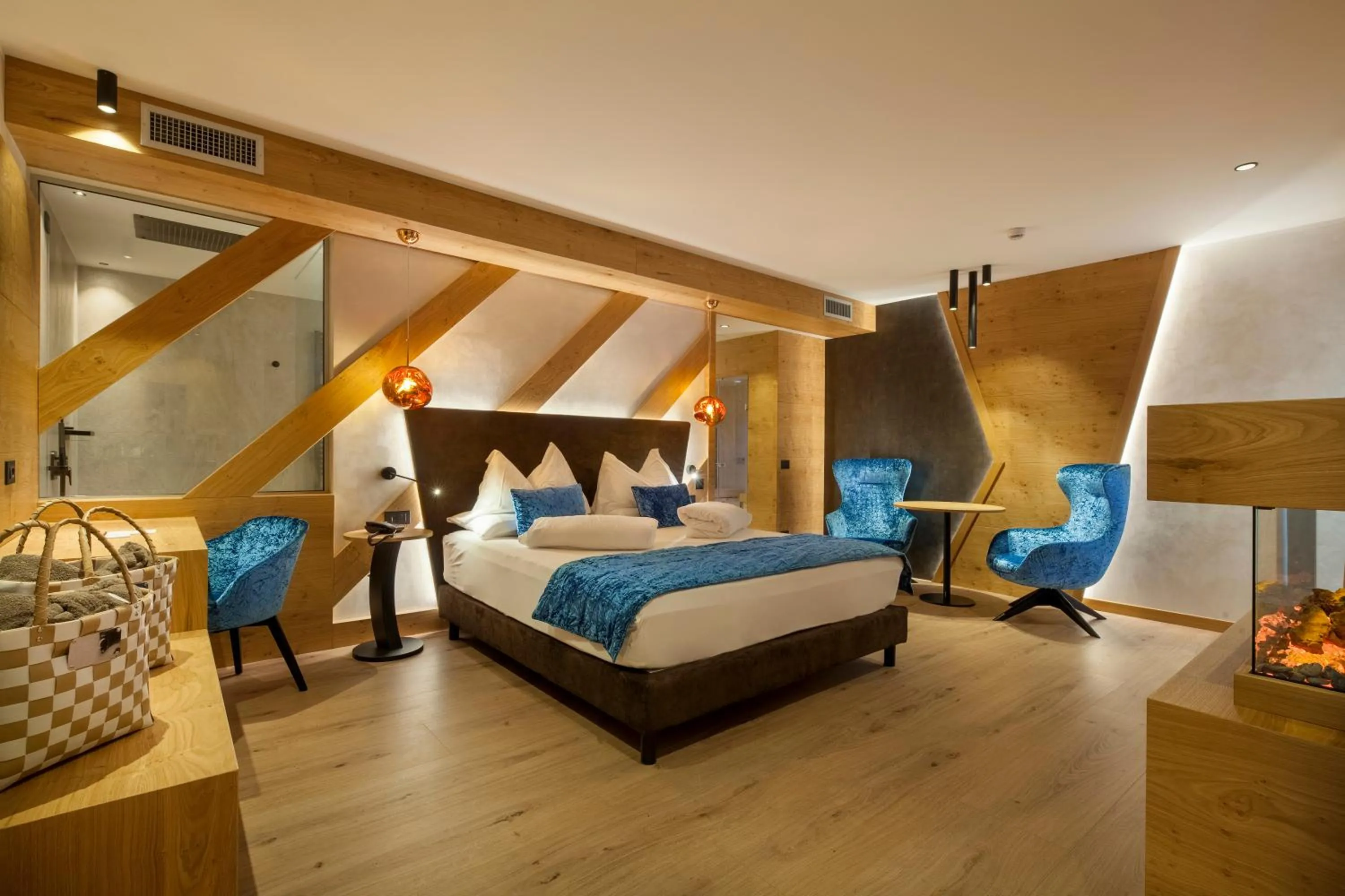Bedroom, Bed in ADLER MERYEM wellness hotel - Andalo