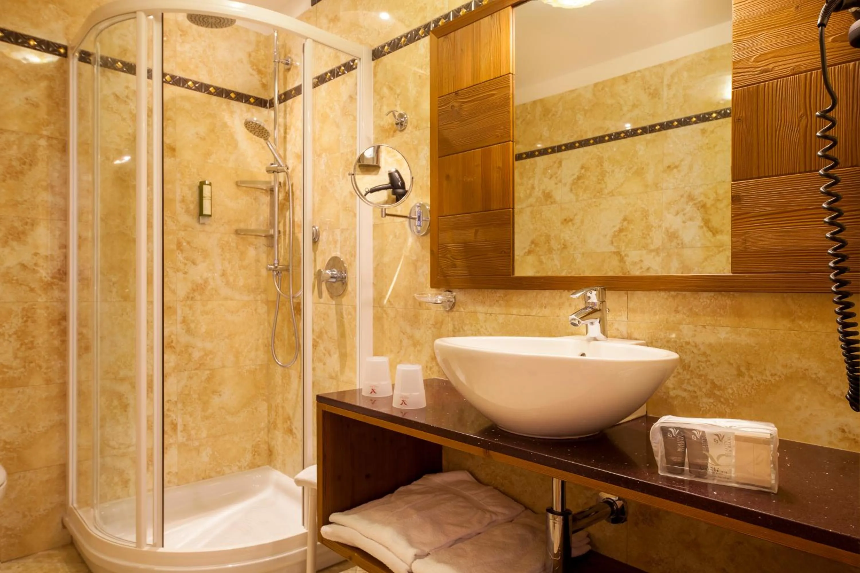 Shower in ADLER MERYEM wellness hotel - Andalo