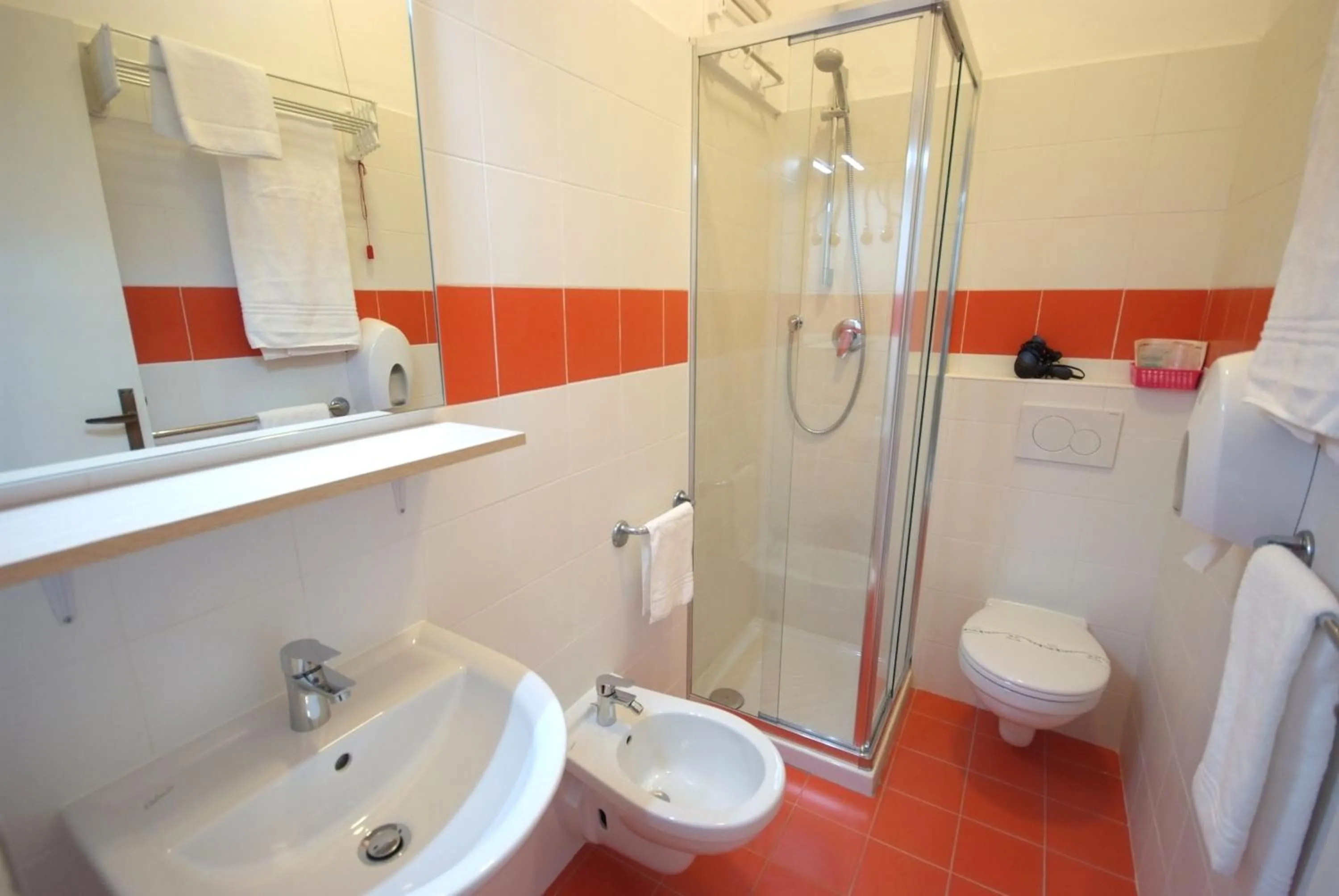 Bathroom in Albergo Dei 10 Colori