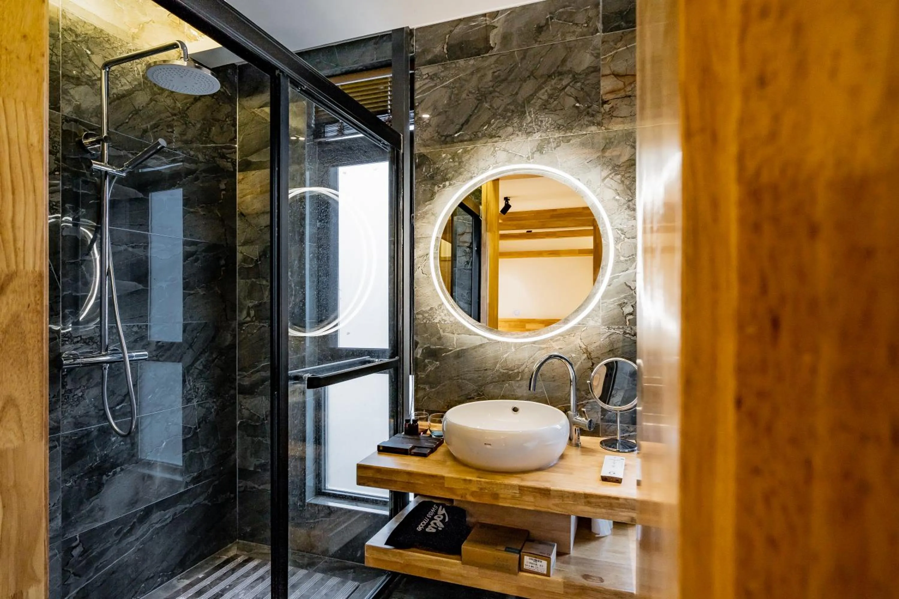 Shower in Zhangjiajie Su Xin Resort Near Tianmen Shan & Hehua airport-Free pick up