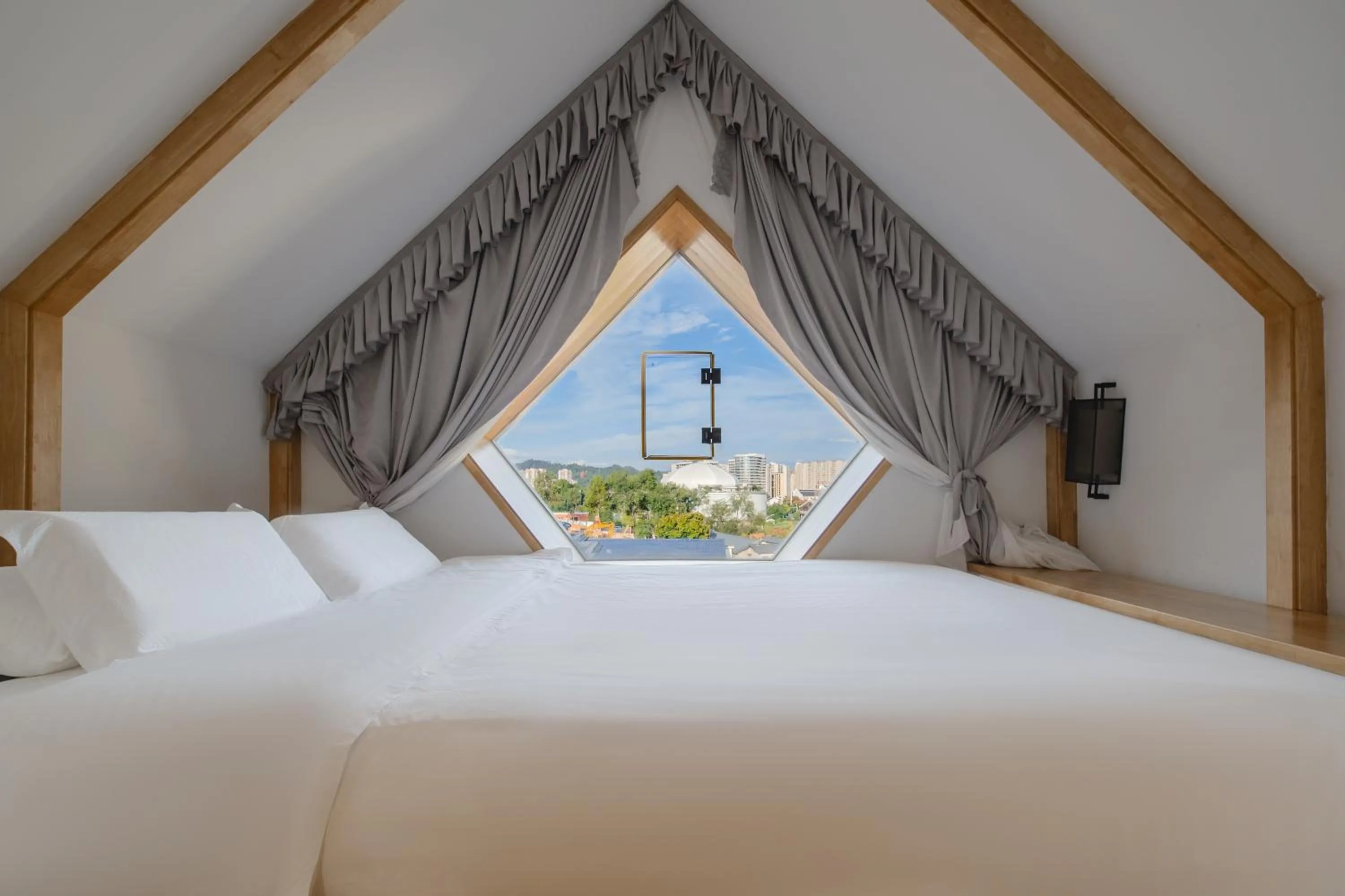 Bed in Zhangjiajie Su Xin Resort Near Tianmen Shan & Hehua airport-Free pick up