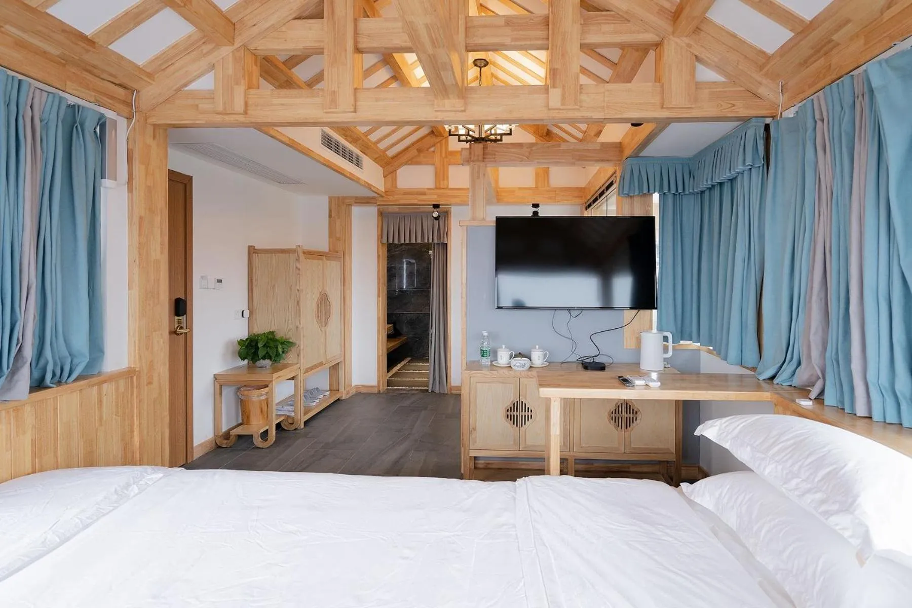 Bed in Zhangjiajie Su Xin Resort Near Tianmen Shan & Hehua airport-Free pick up