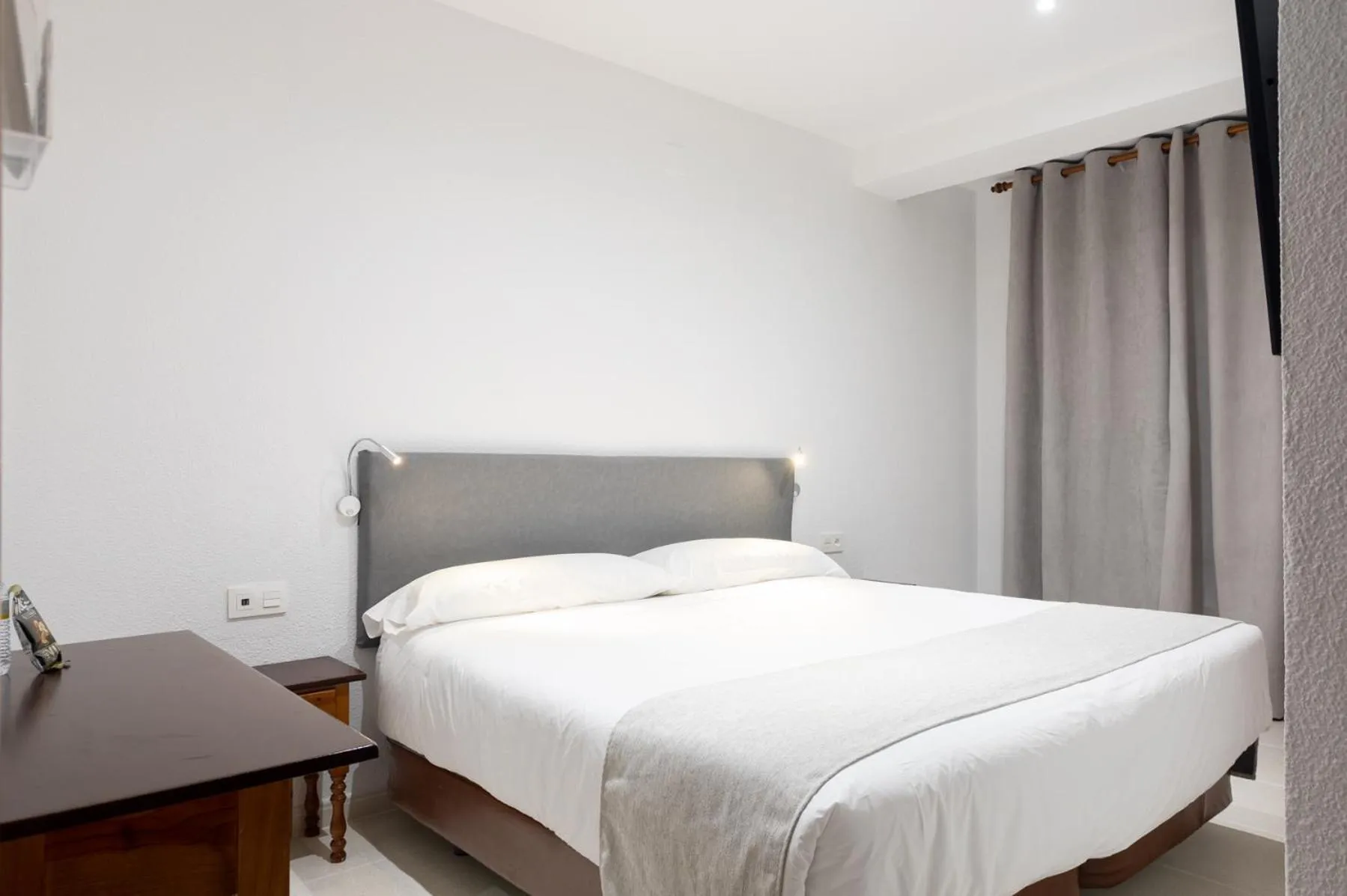 Bed in Hostal La Costa