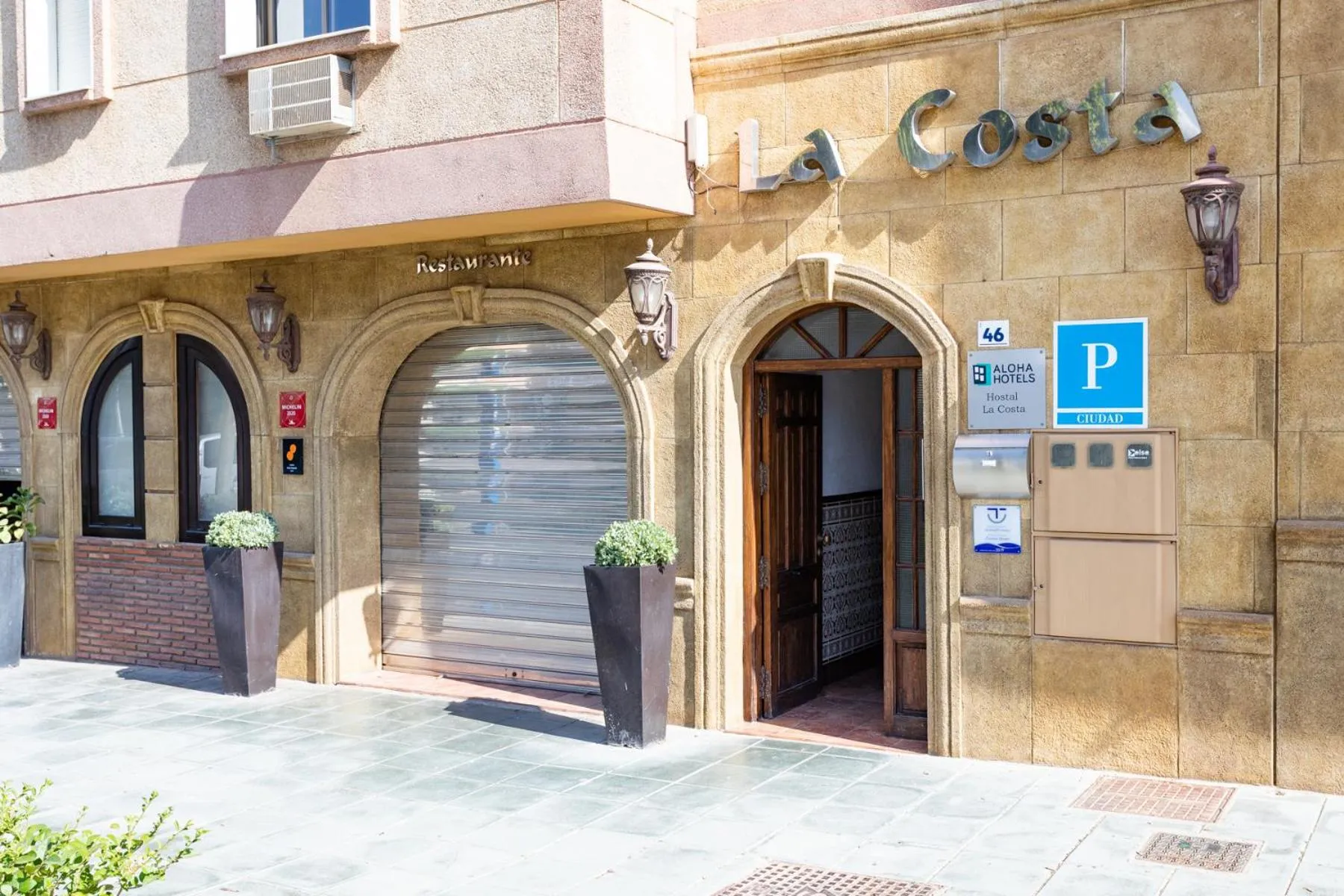 Facade/entrance in Hostal La Costa