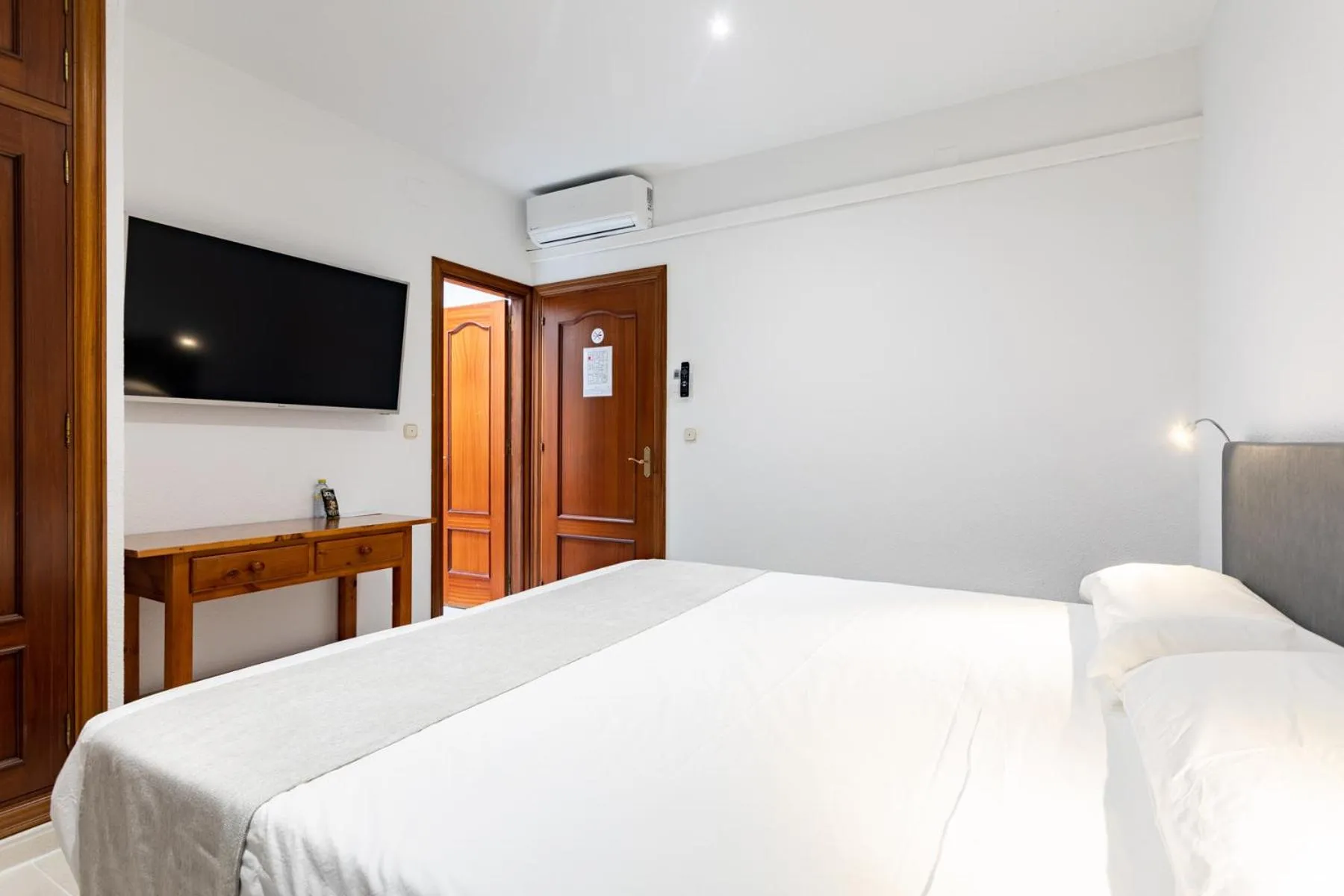 Bed in Hostal La Costa