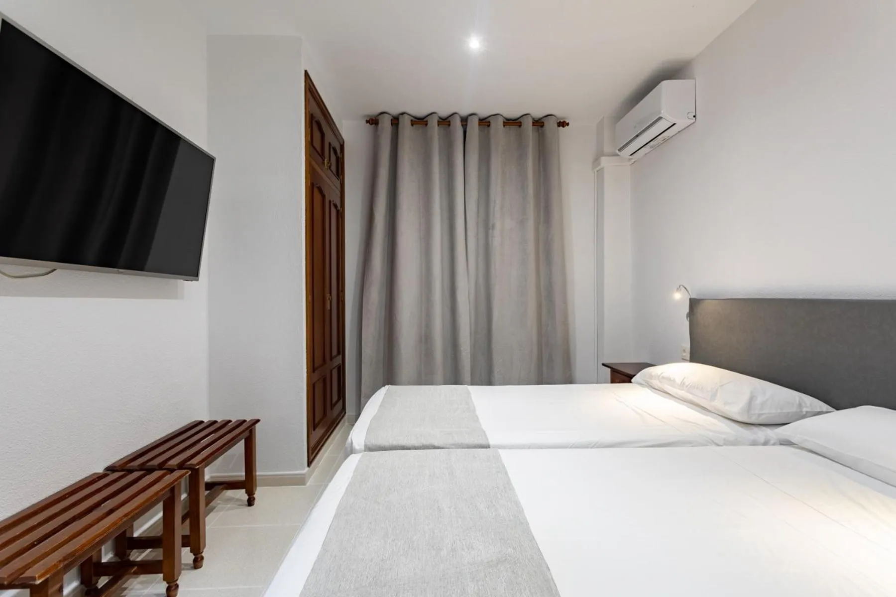 Bed in Hostal La Costa