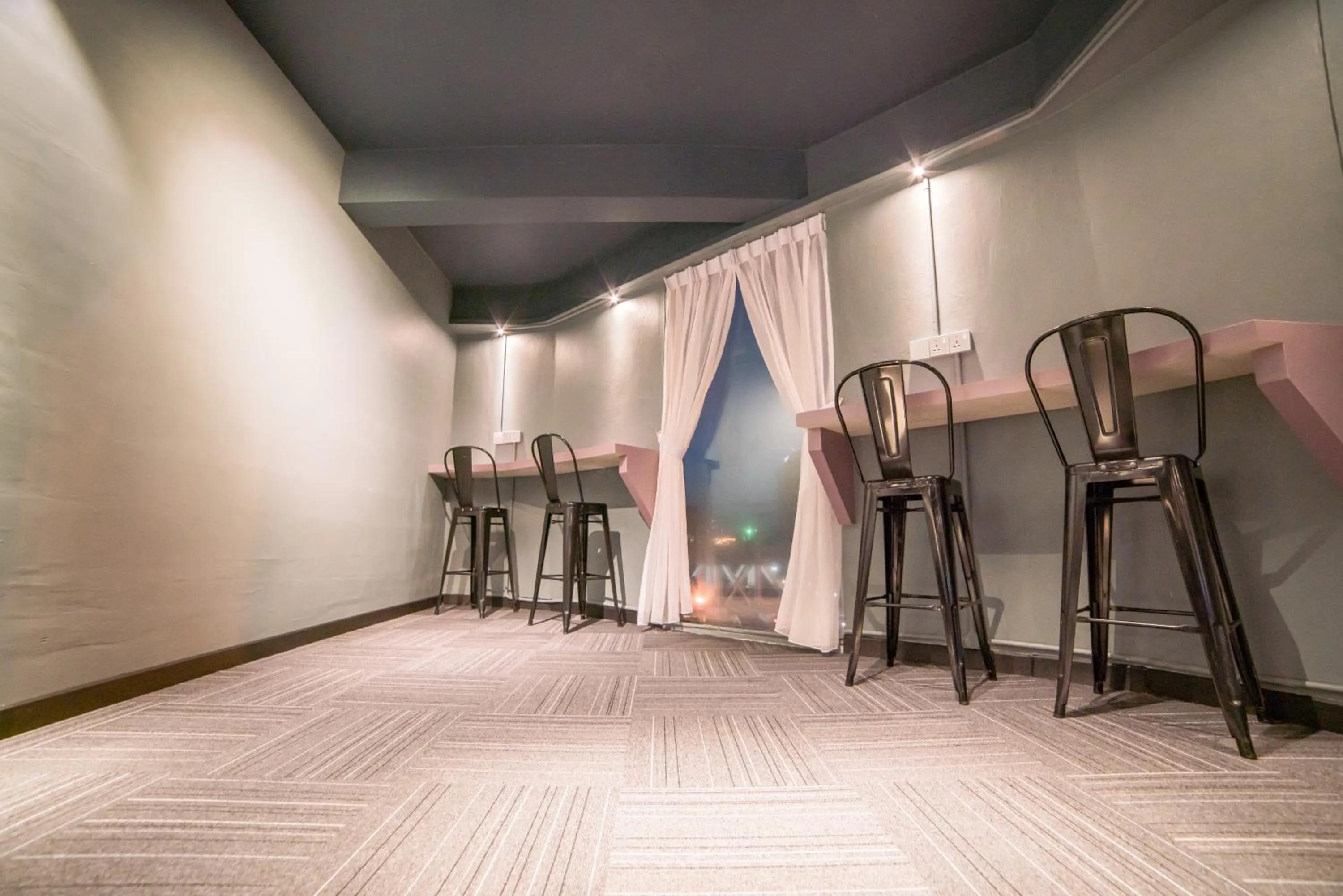 Homy Seafront Hostel