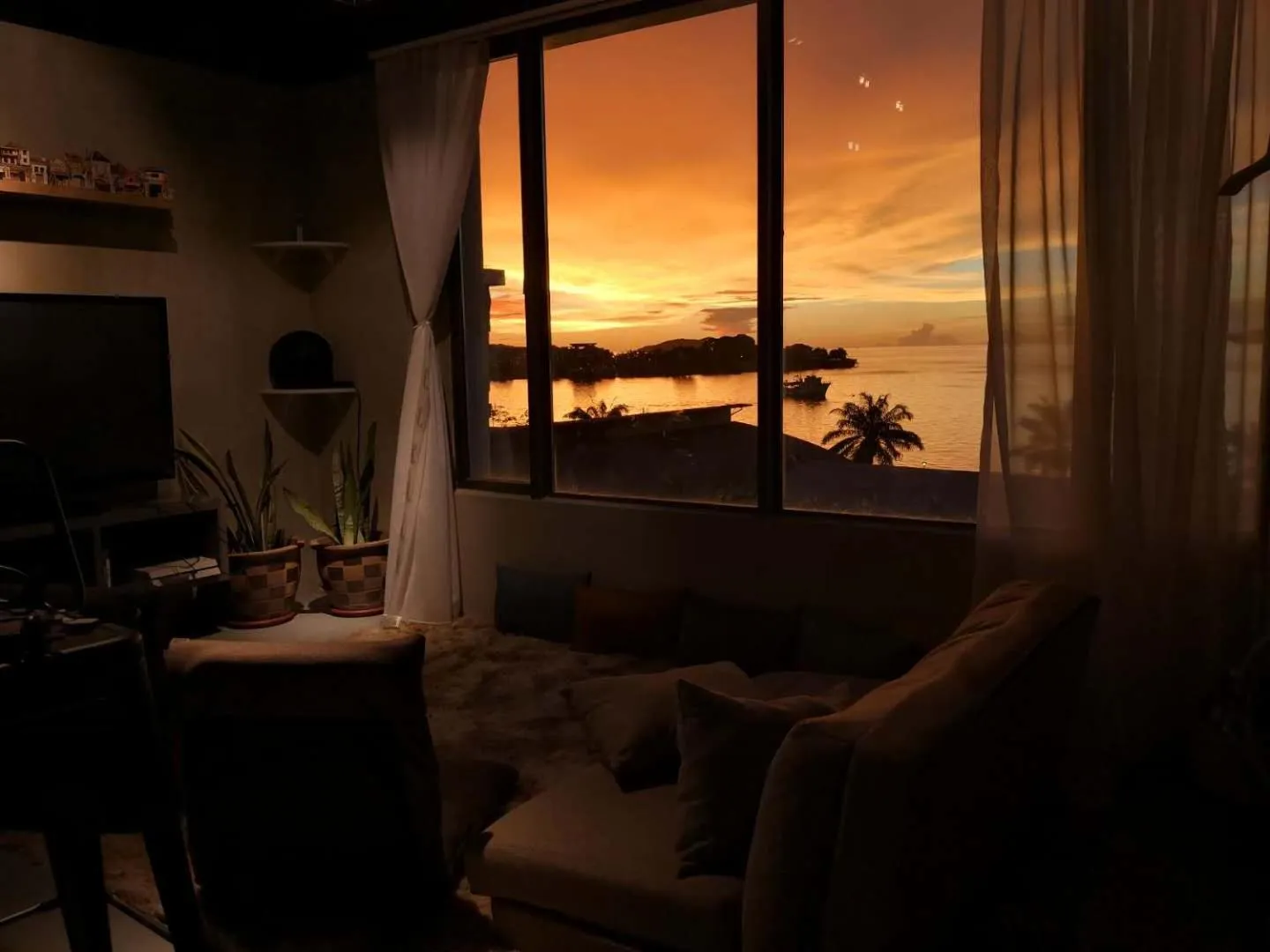 Sea view in Homy Seafront Hostel