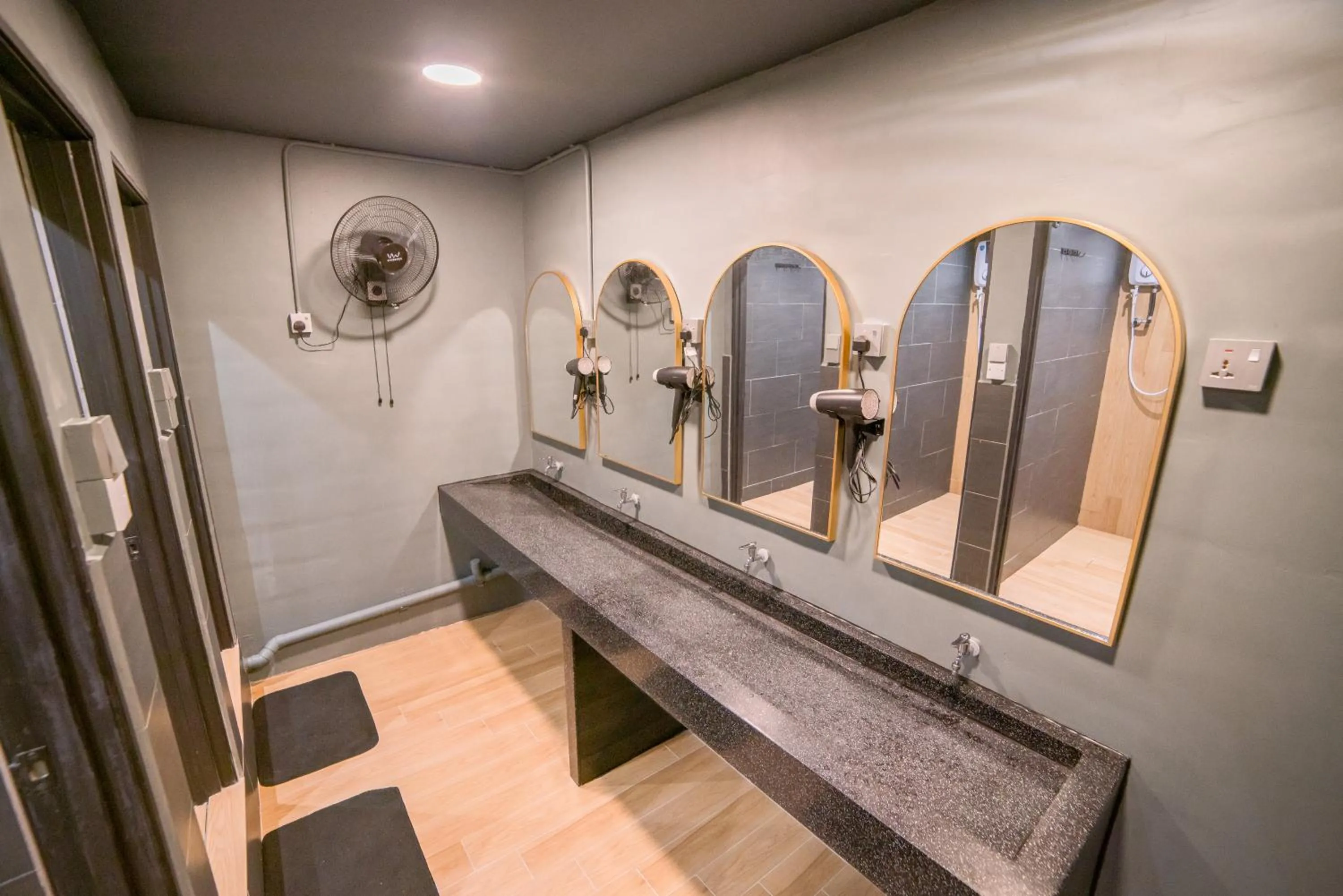 Homy Seafront Hostel