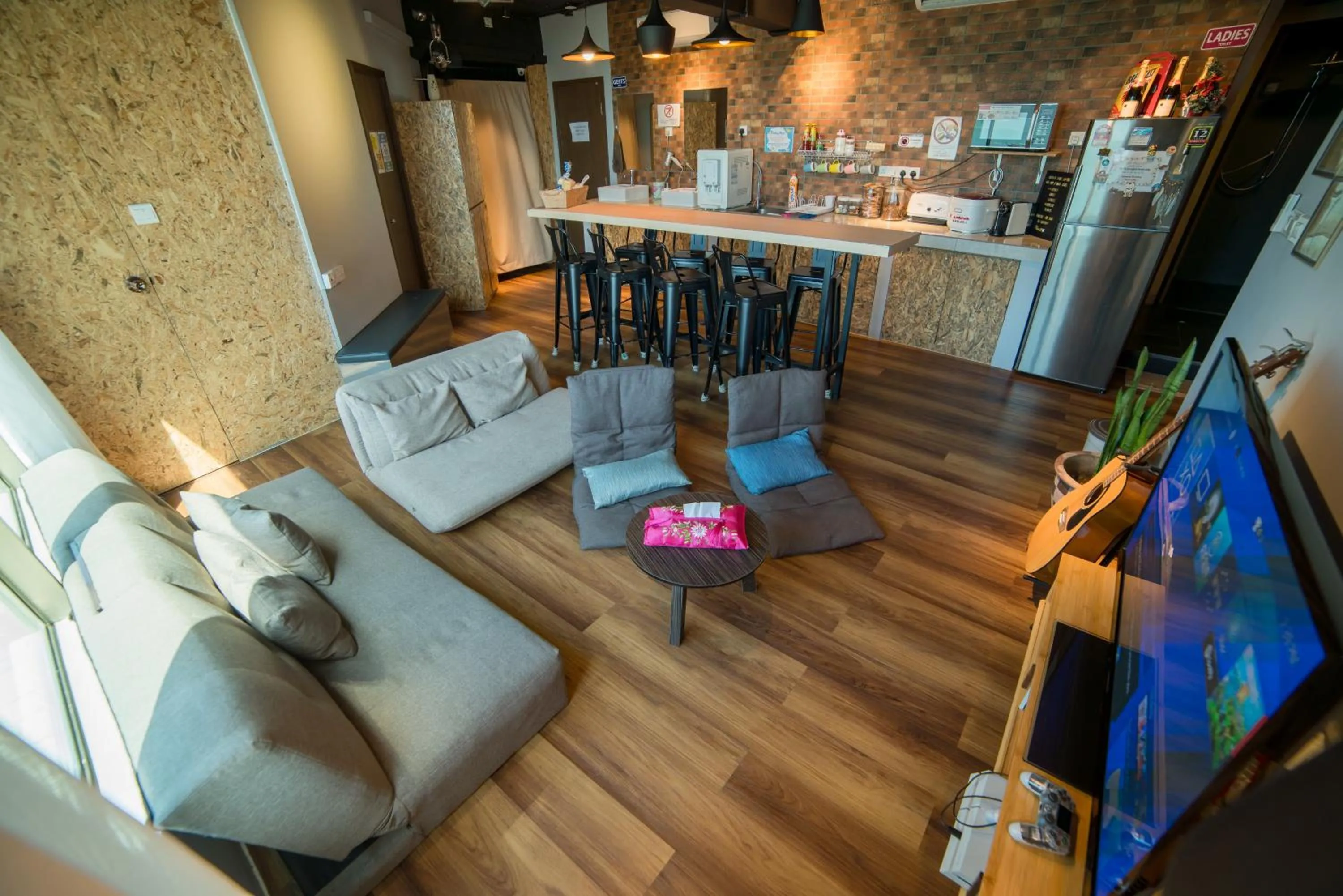 Homy Seafront Hostel