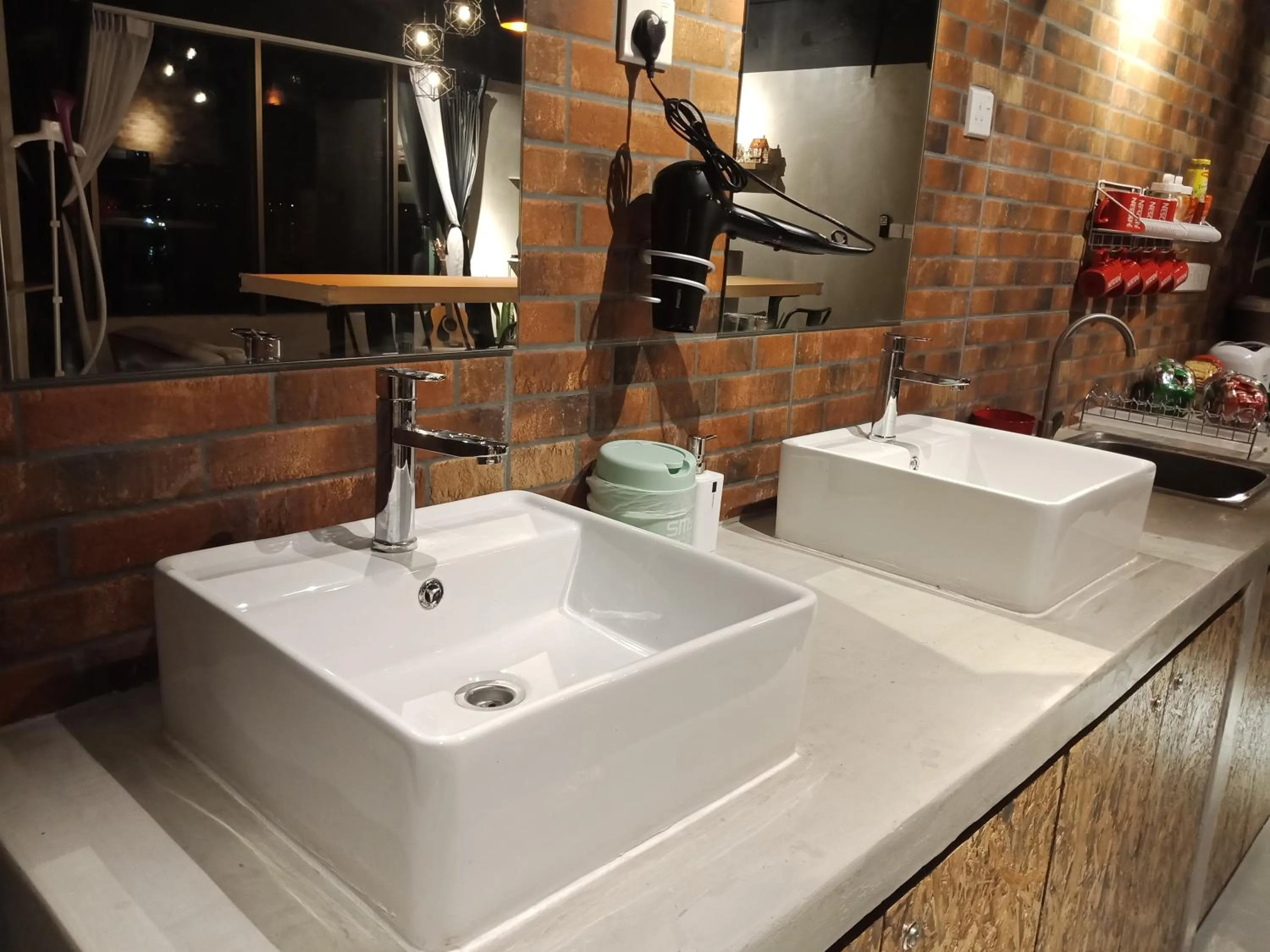 Homy Seafront Hostel