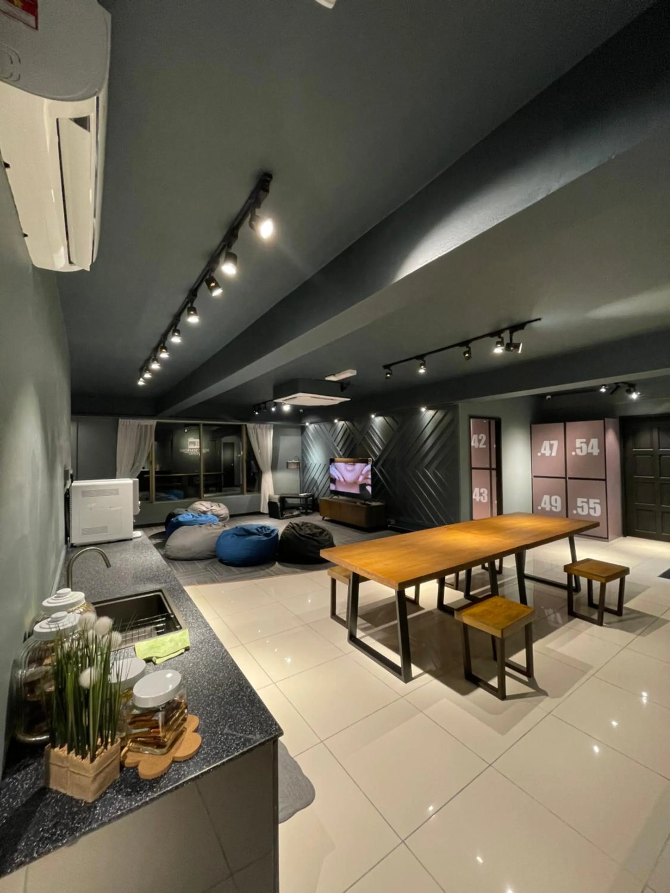 Homy Seafront Hostel