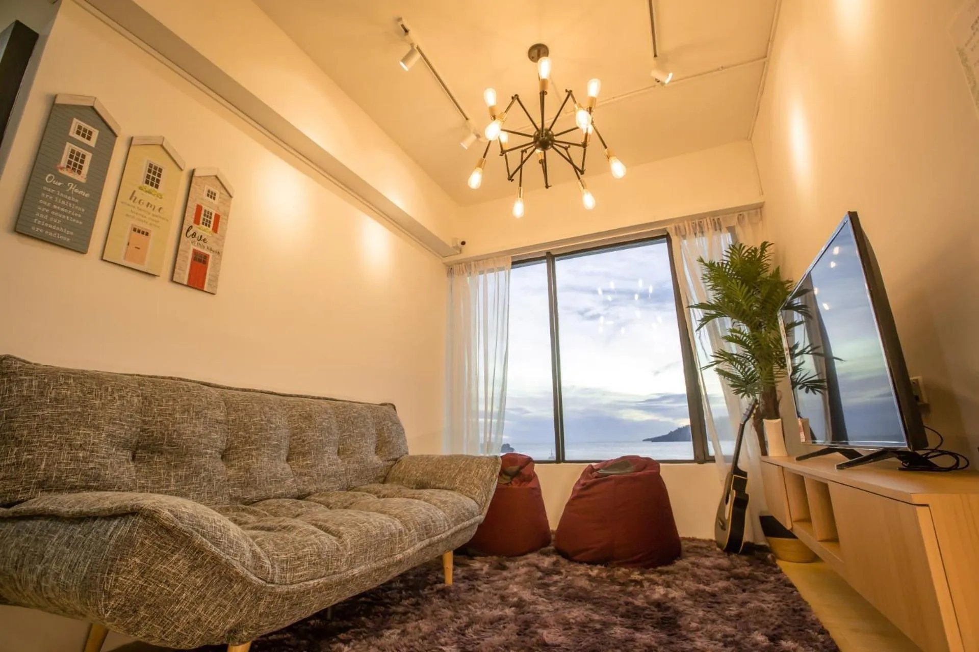 Homy Seafront Hostel