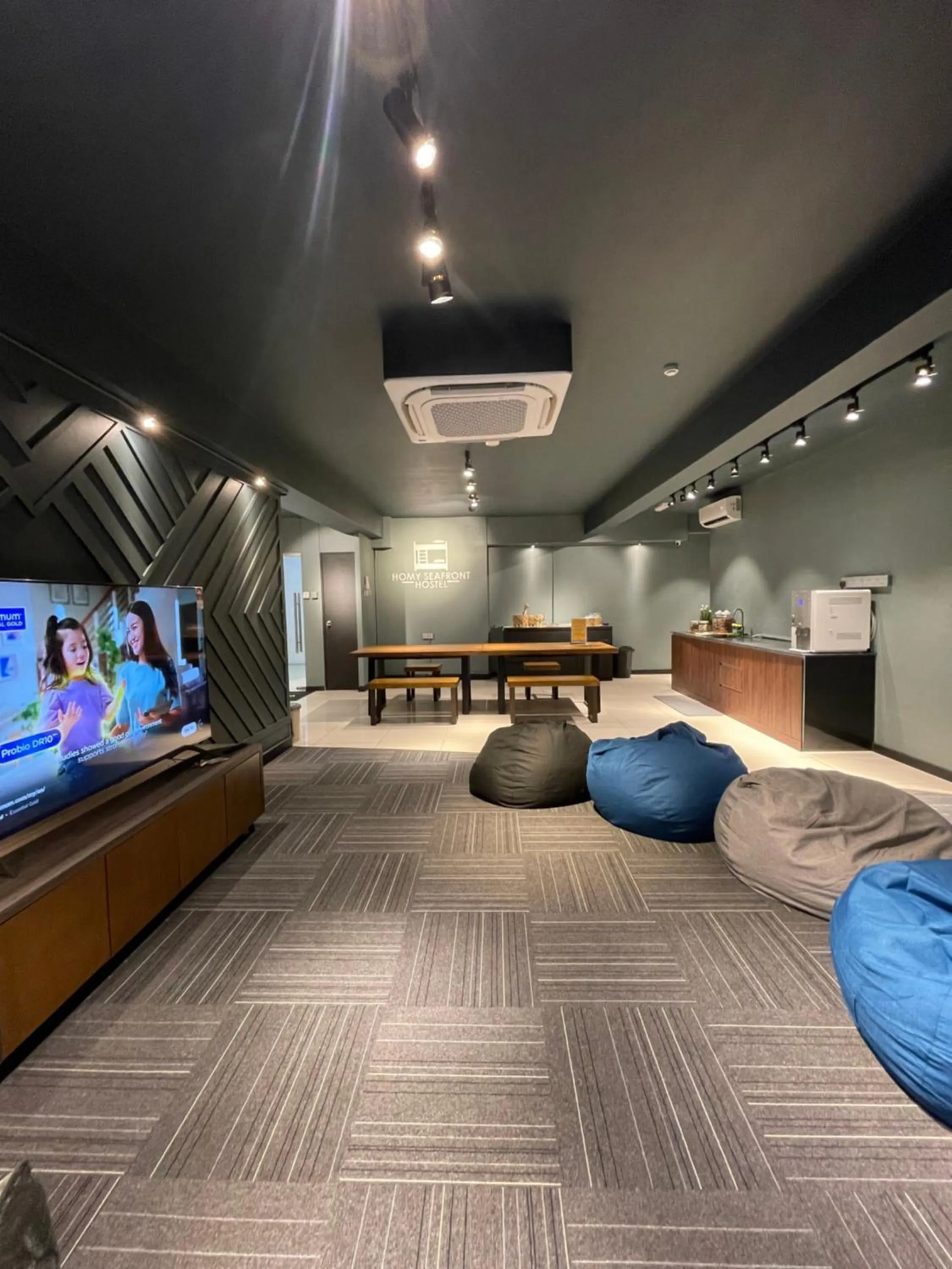 Homy Seafront Hostel