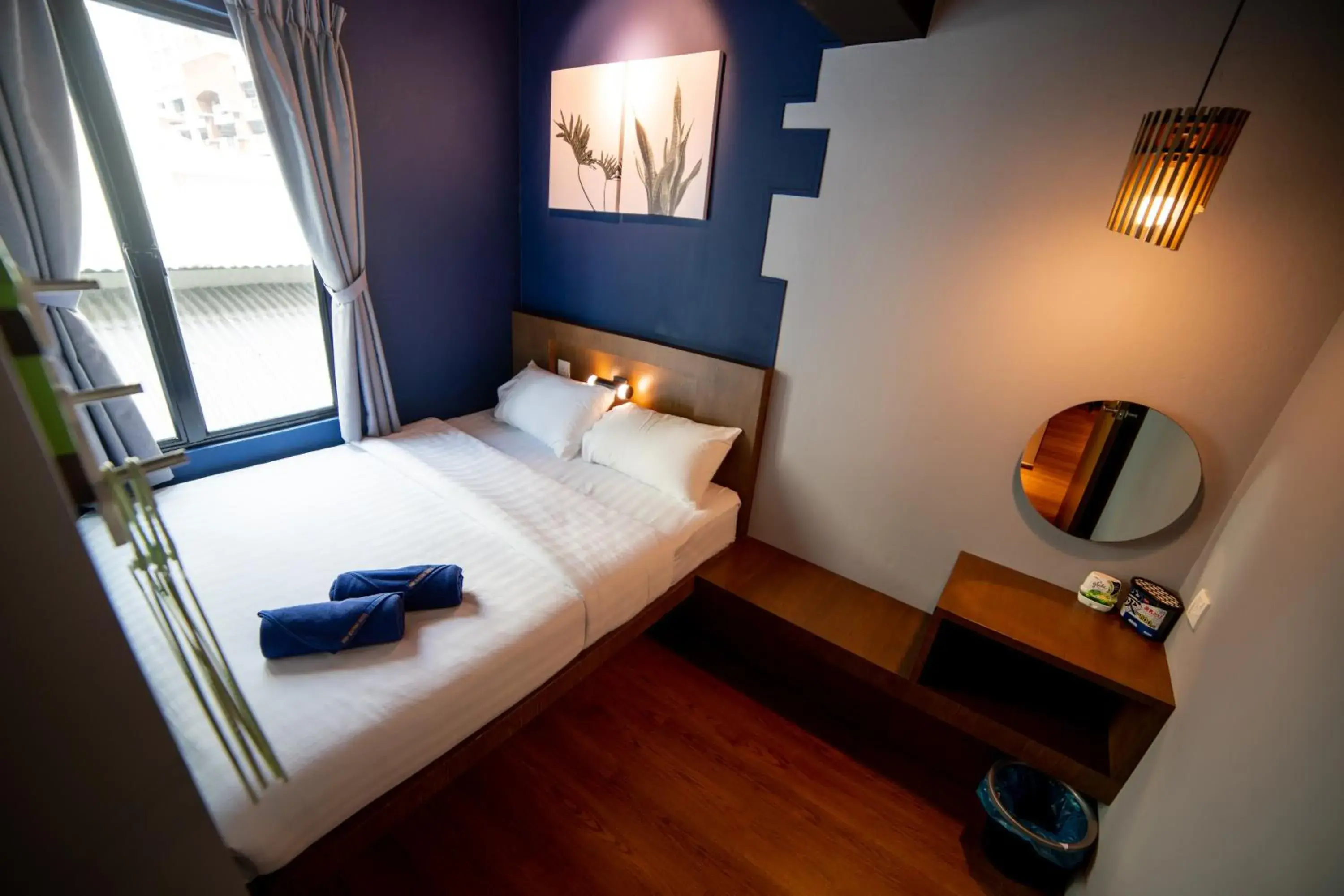 Queen Room with Shared Bathroom in Homy Seafront Hostel Queen Room with Shared Bathroom in Homy Seafront Hostel