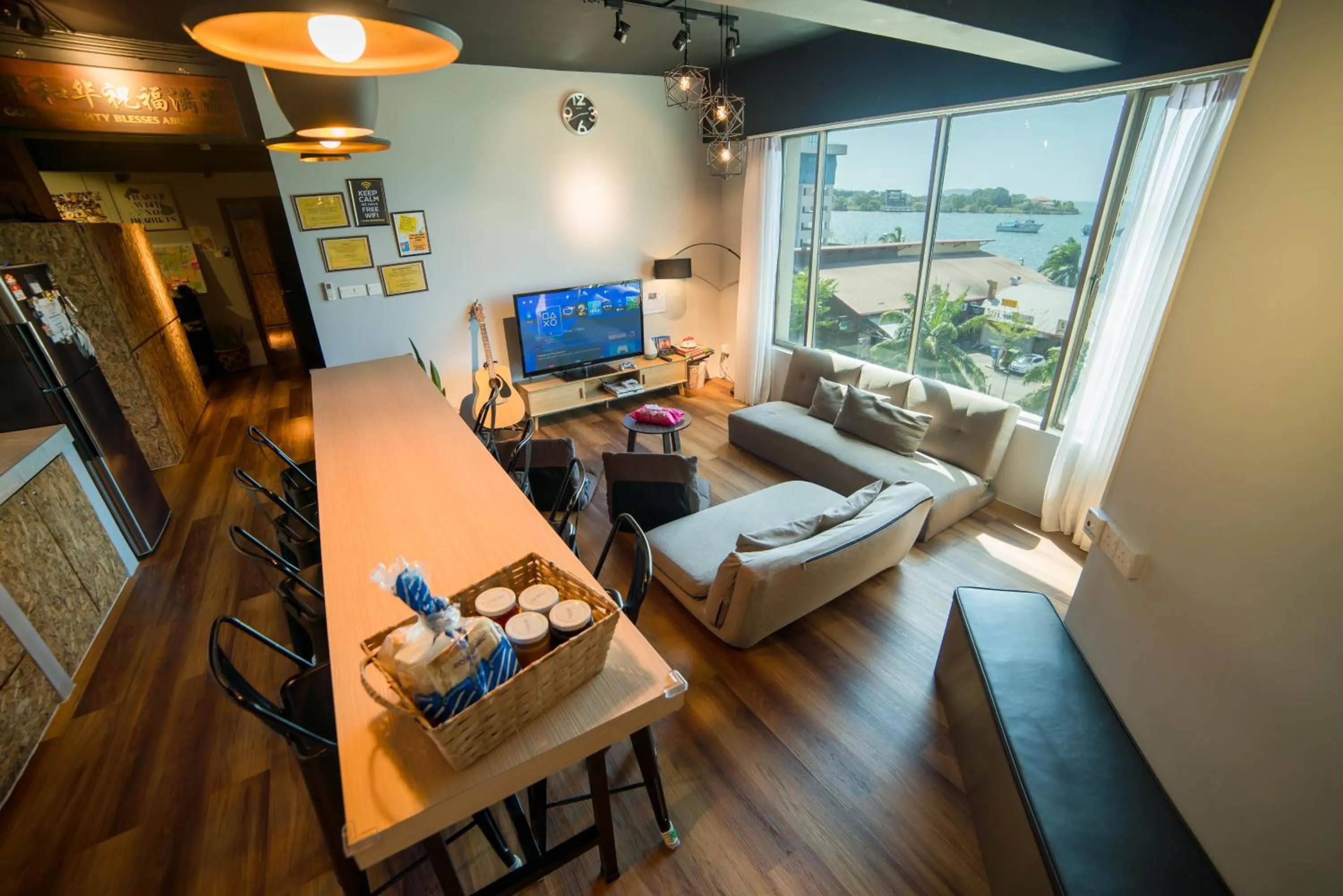 Homy Seafront Hostel