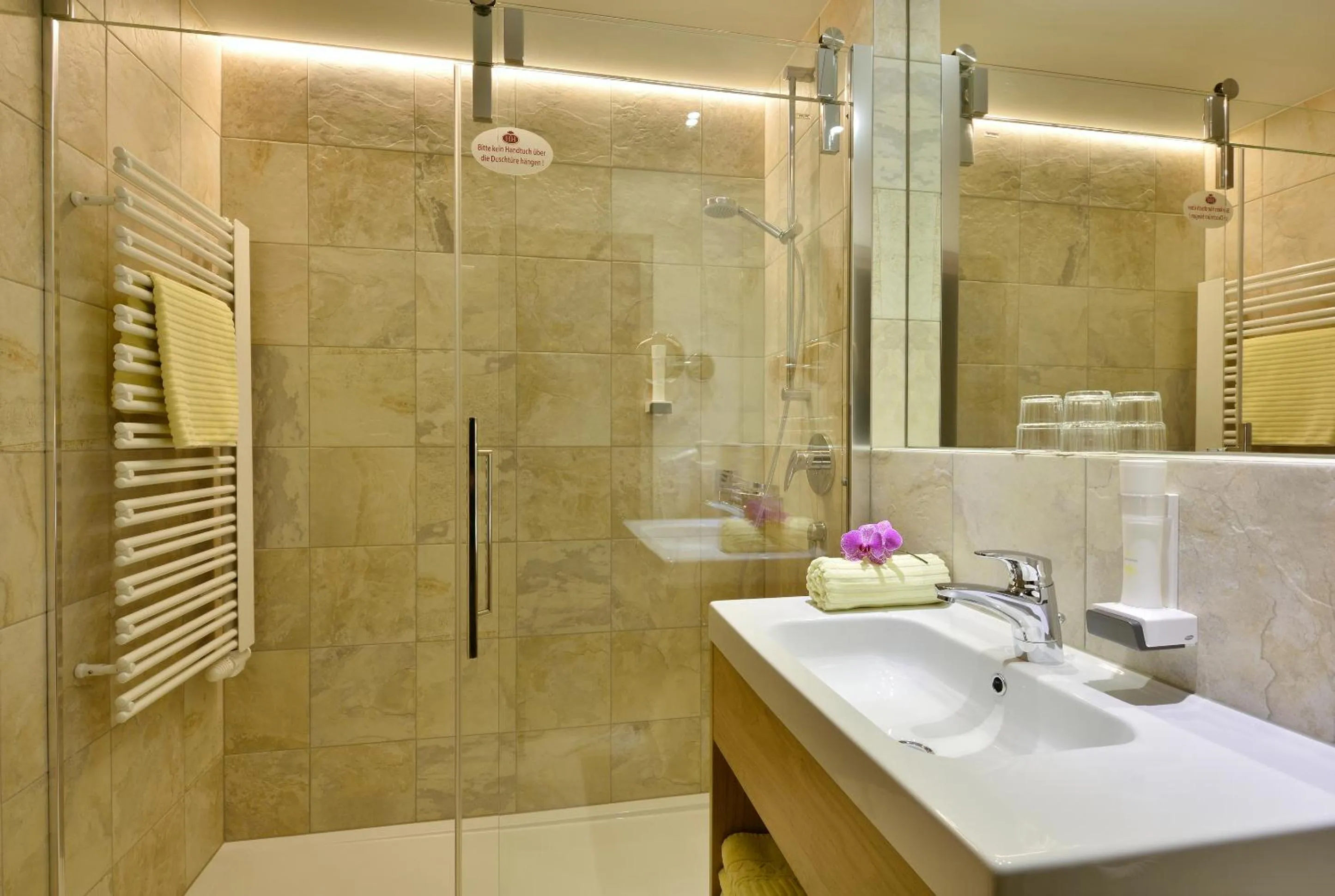 Bathroom in Hotel Hubertus