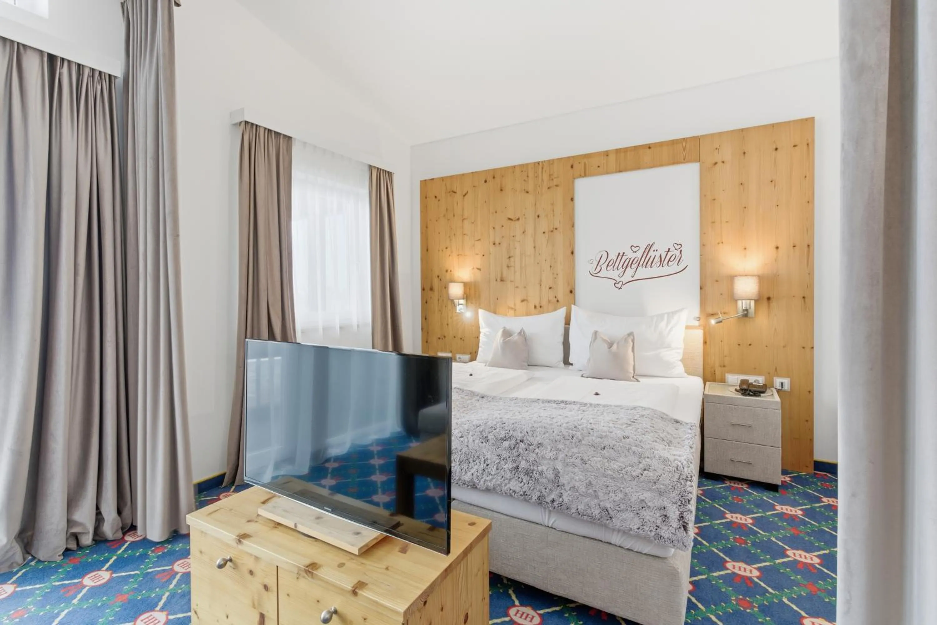 Bedroom, Bed in Hotel Hubertus