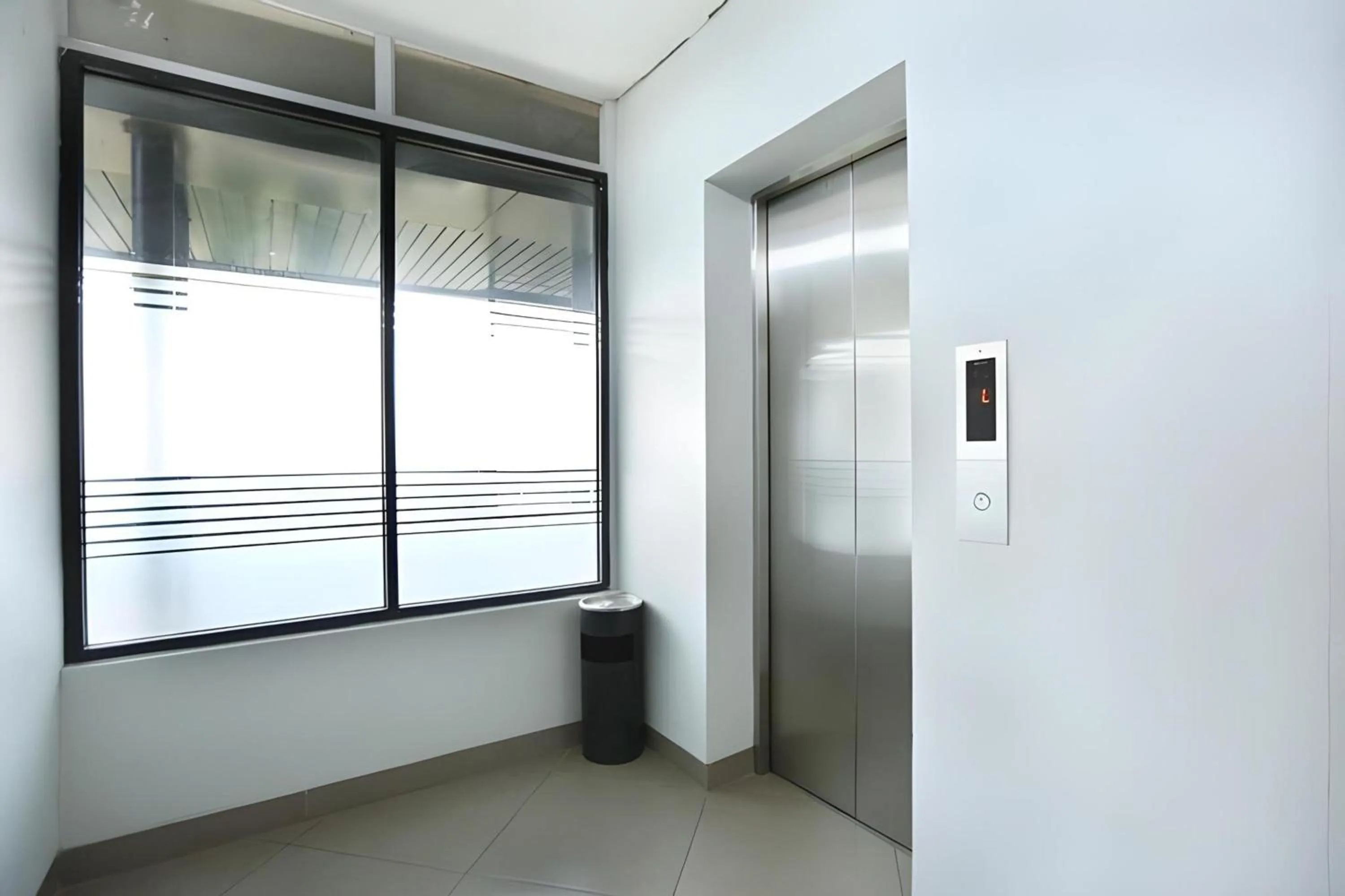 elevator in Collection O Manggis Inn