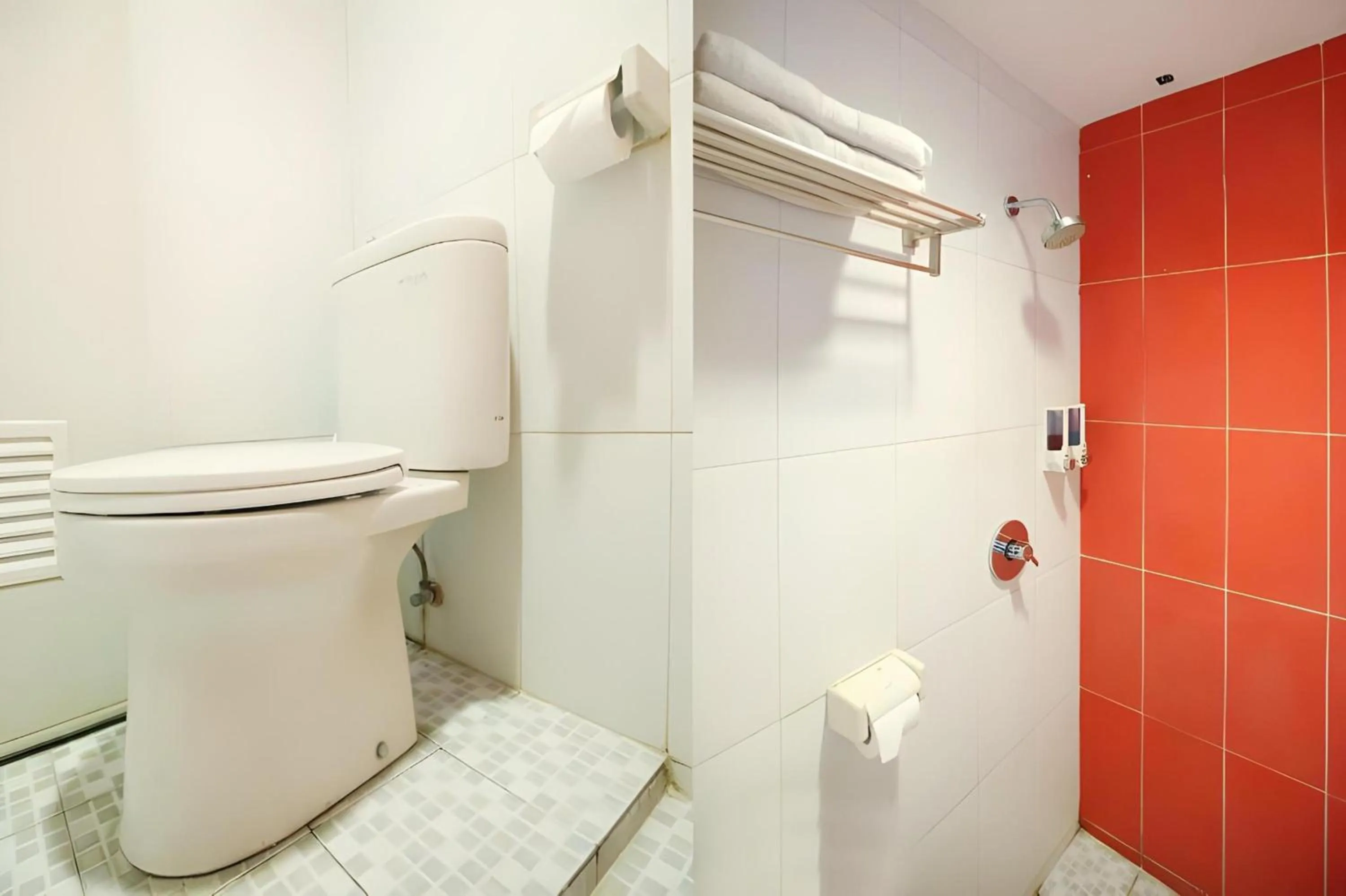 Bathroom in Collection O Manggis Inn