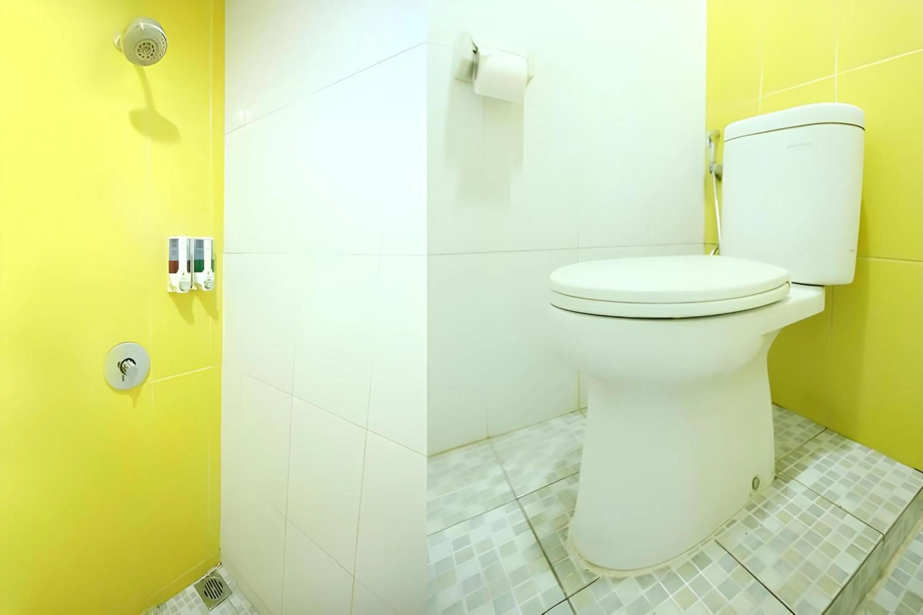 Bathroom in Collection O Manggis Inn