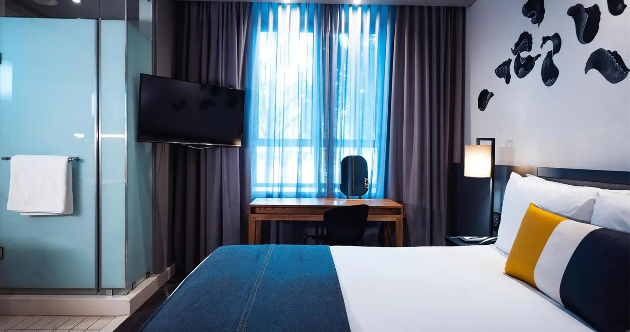 Contemporary Open plan Room One queen Bed Smoking in Piazza Hotel Montecasino Contemporary Open plan Room One queen Bed Smoking in Piazza Hotel Montecasino